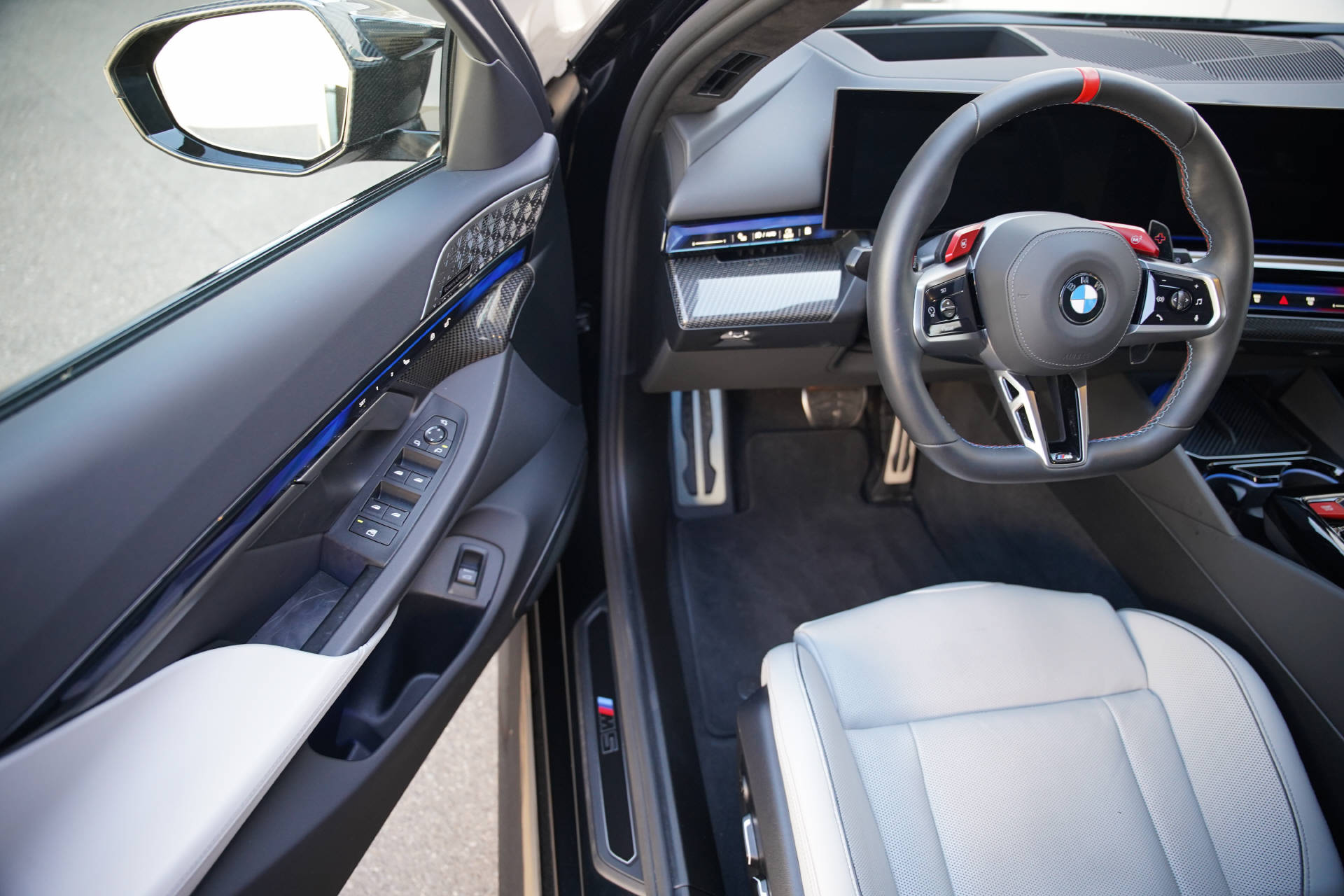 BMW M5 xDrive Touring-image-8