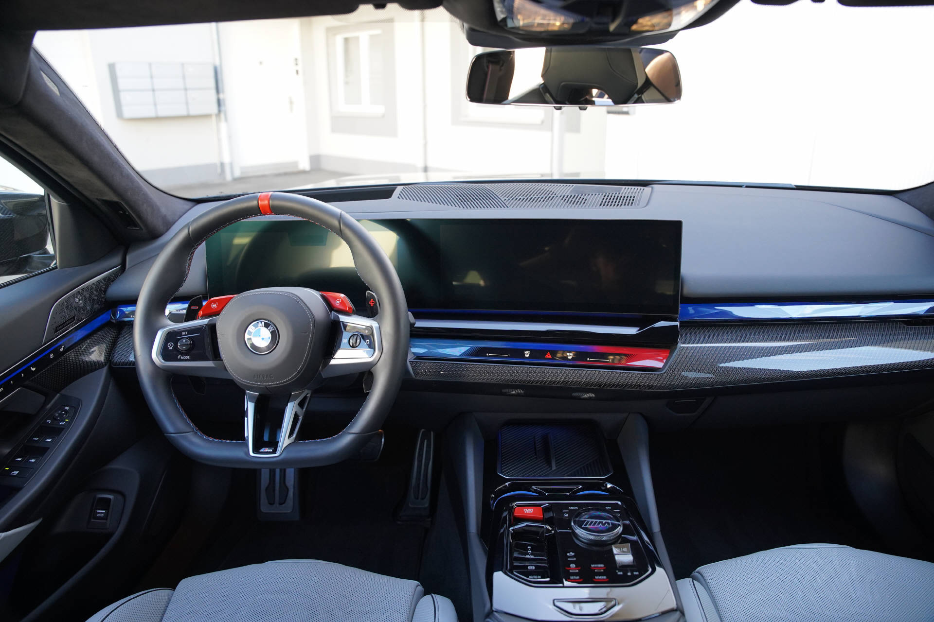 BMW M5 xDrive Touring-image-11