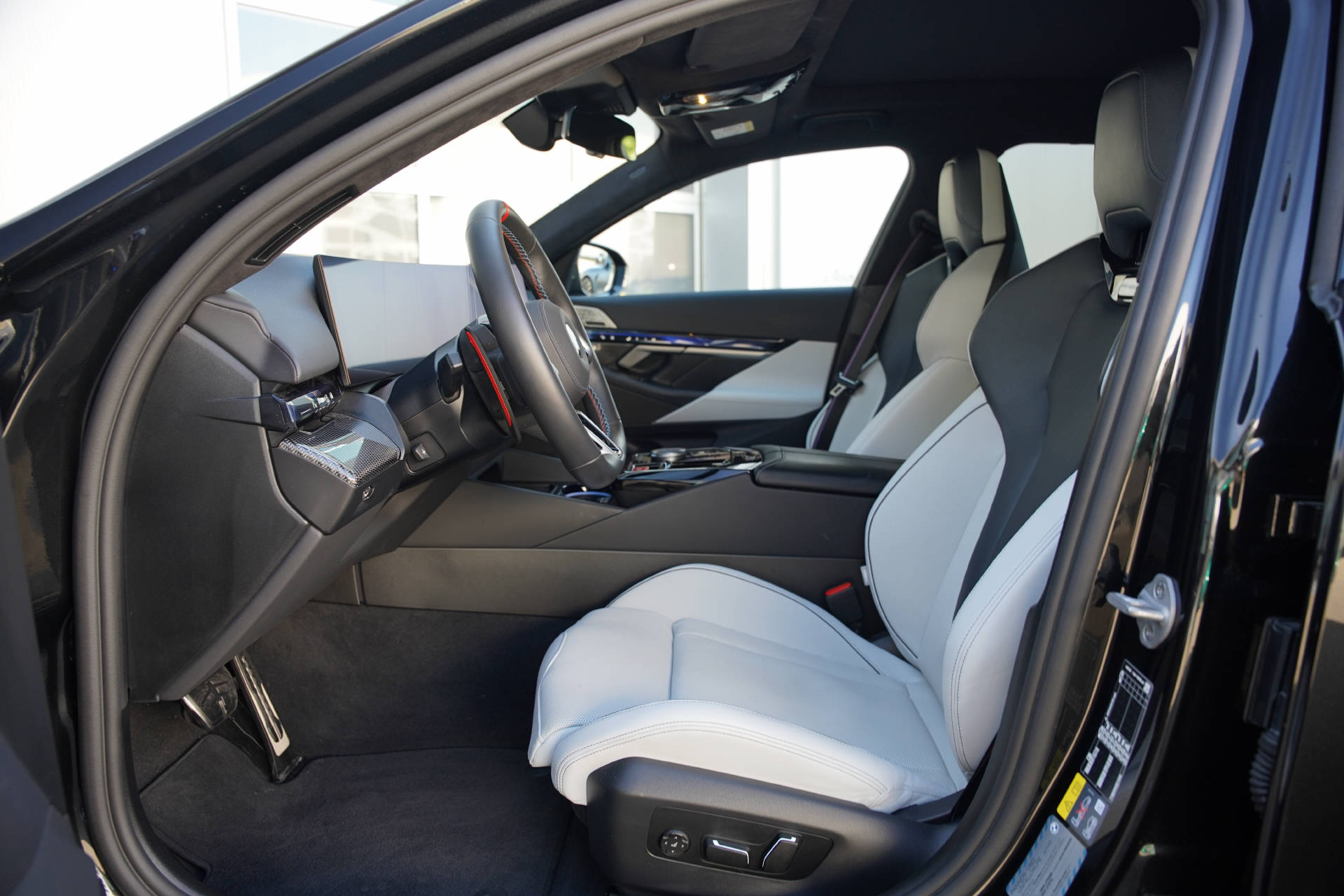 BMW M5 xDrive Touring-image-7