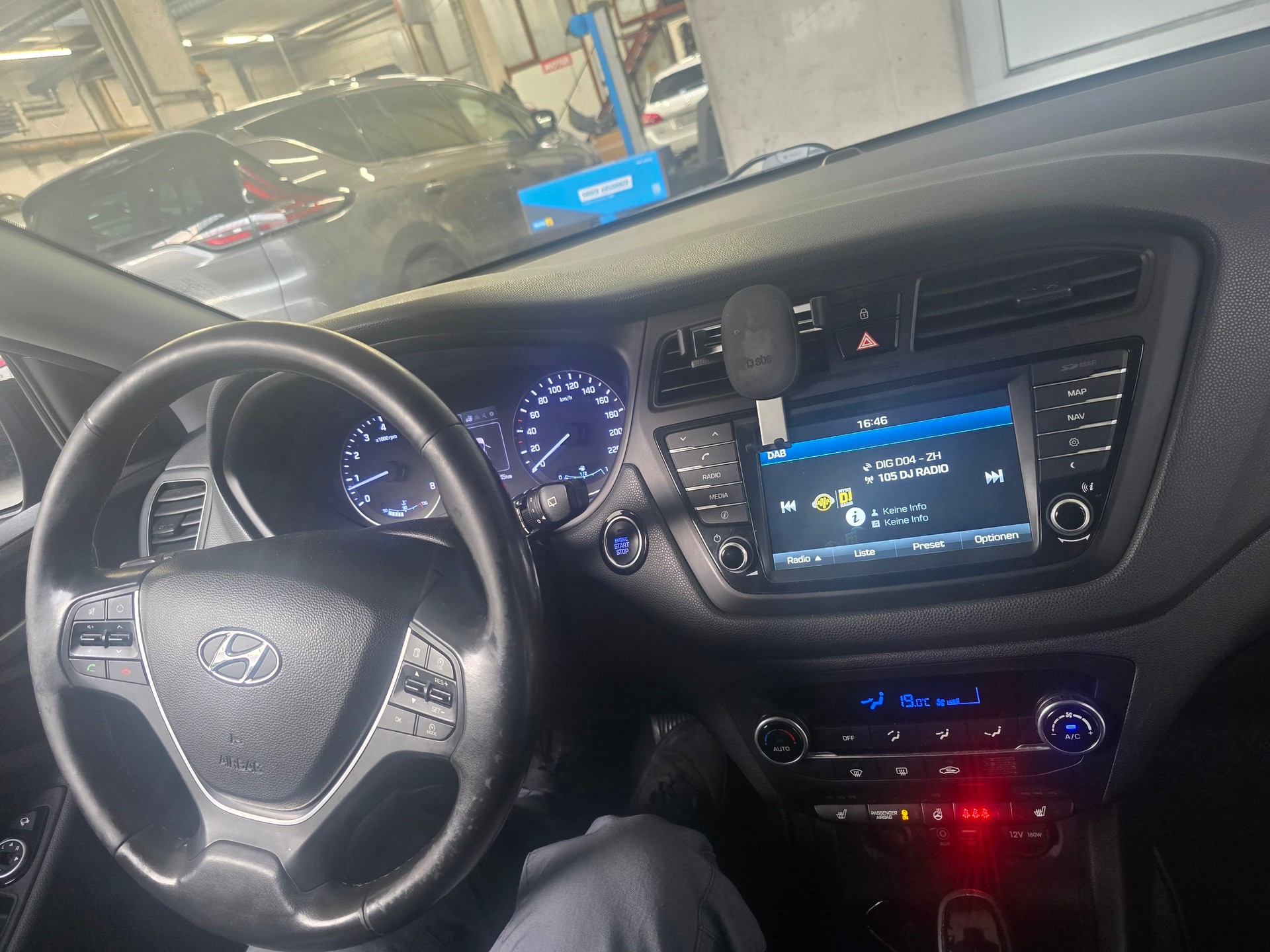 HYUNDAI i20 1.4 Vertex Automatic-image-4