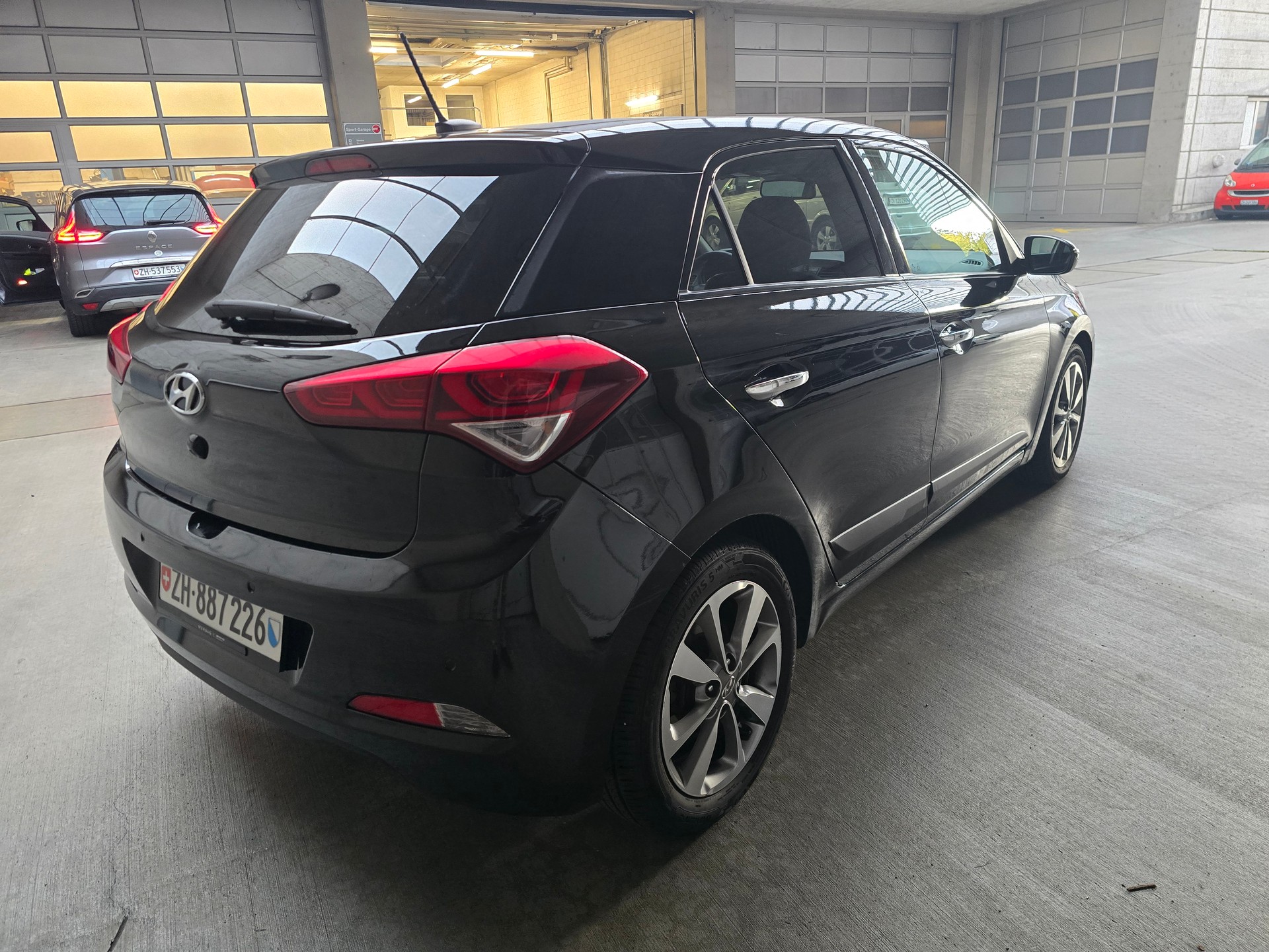HYUNDAI i20 1.4 Vertex Automatic-image-3
