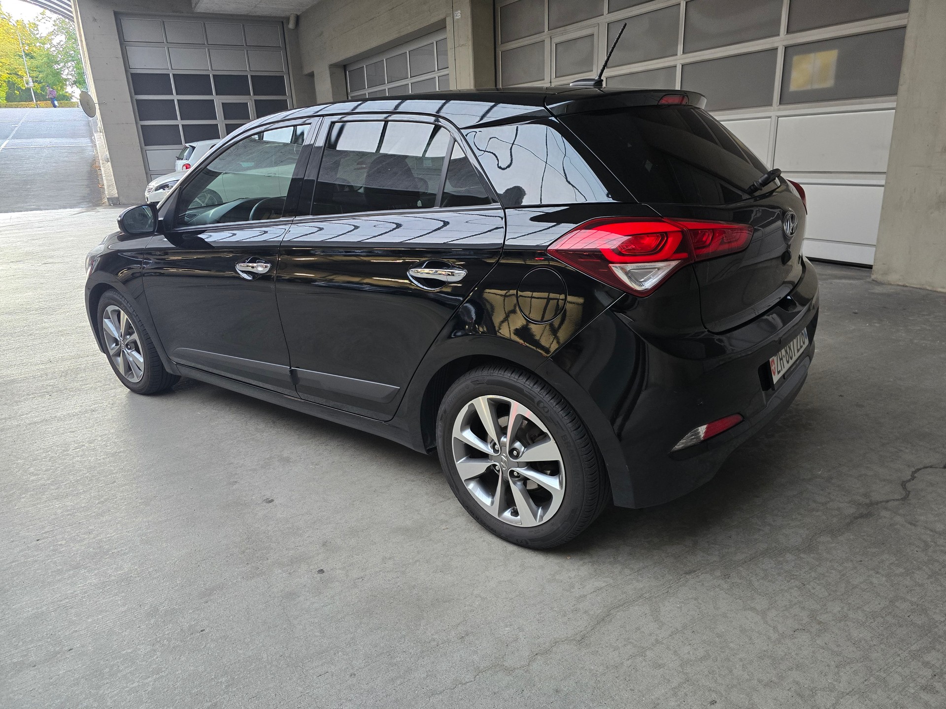 HYUNDAI i20 1.4 Vertex Automatic-image-2