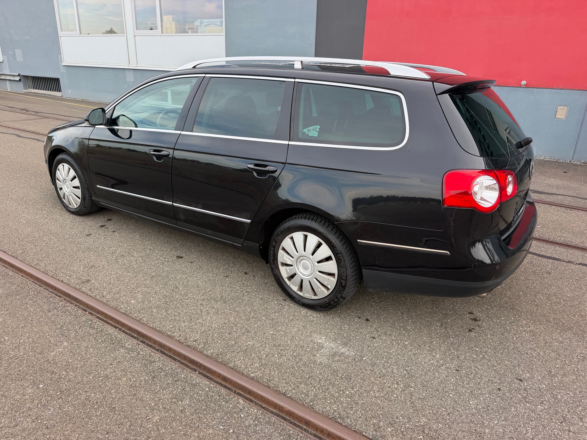 VW Passat Variant 2.0 FSI Highline 4Motion-image-5
