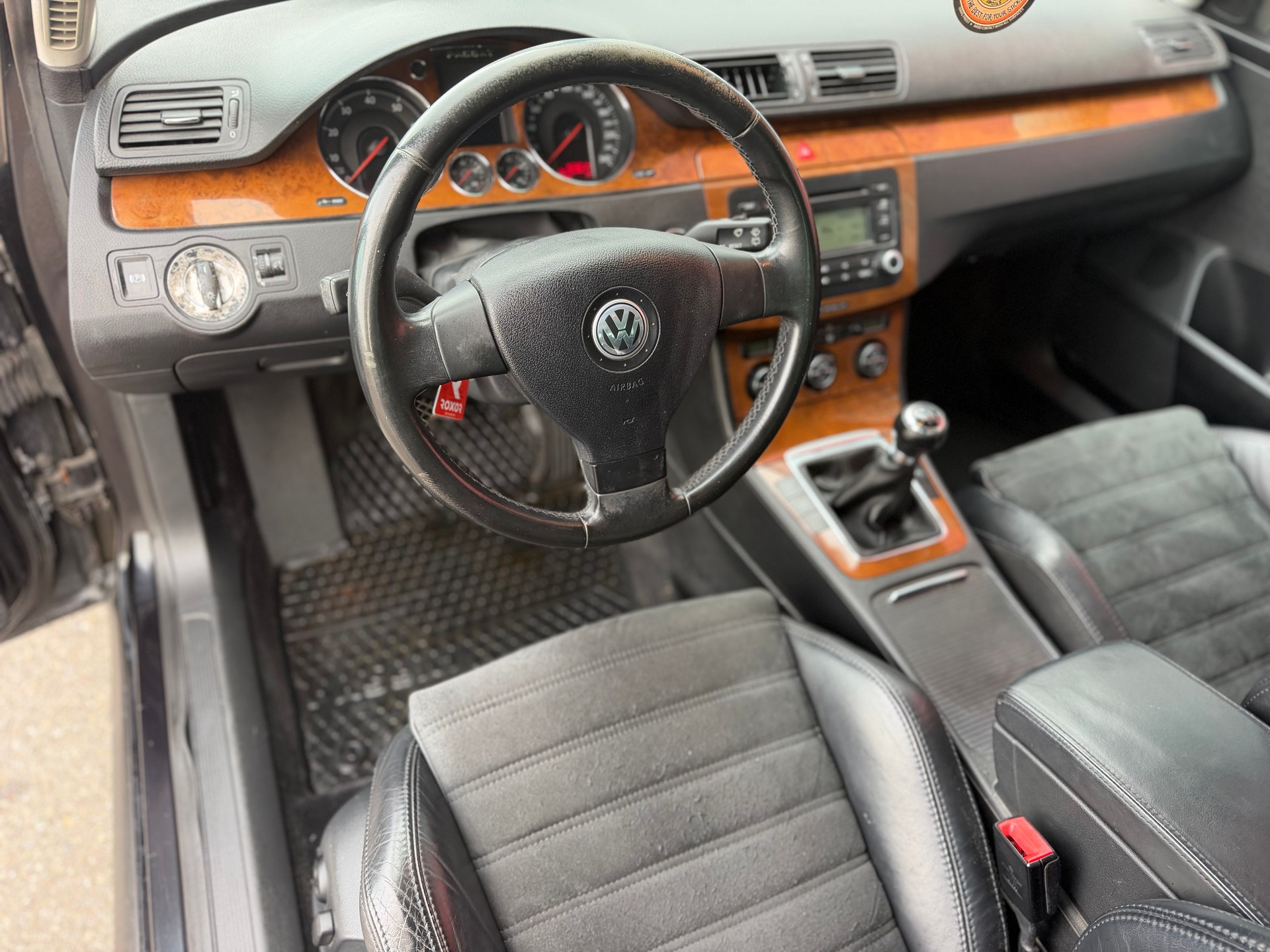 VW Passat Variant 2.0 FSI Highline 4Motion-image-12