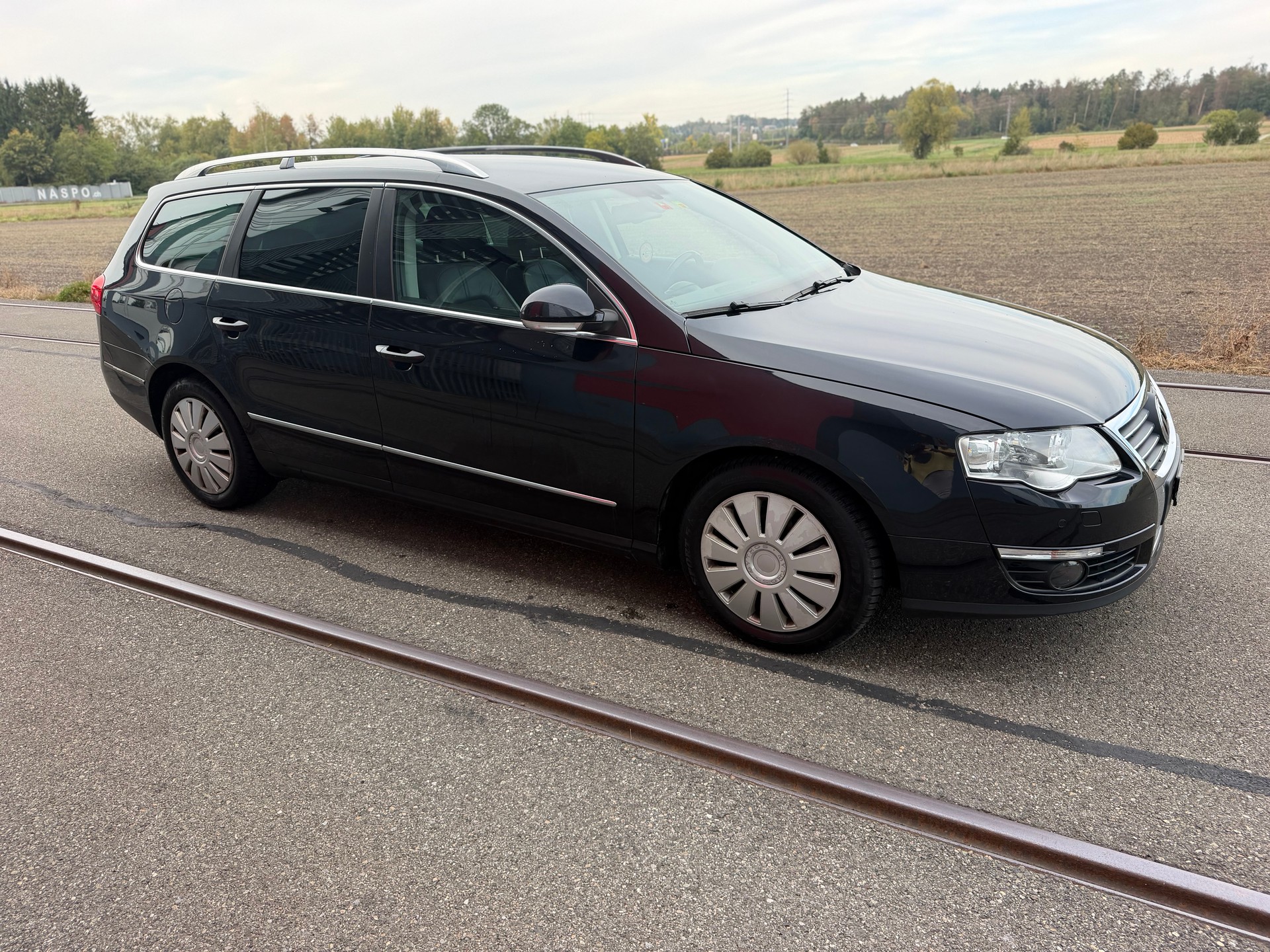 VW Passat Variant 2.0 FSI Highline 4Motion-image-2