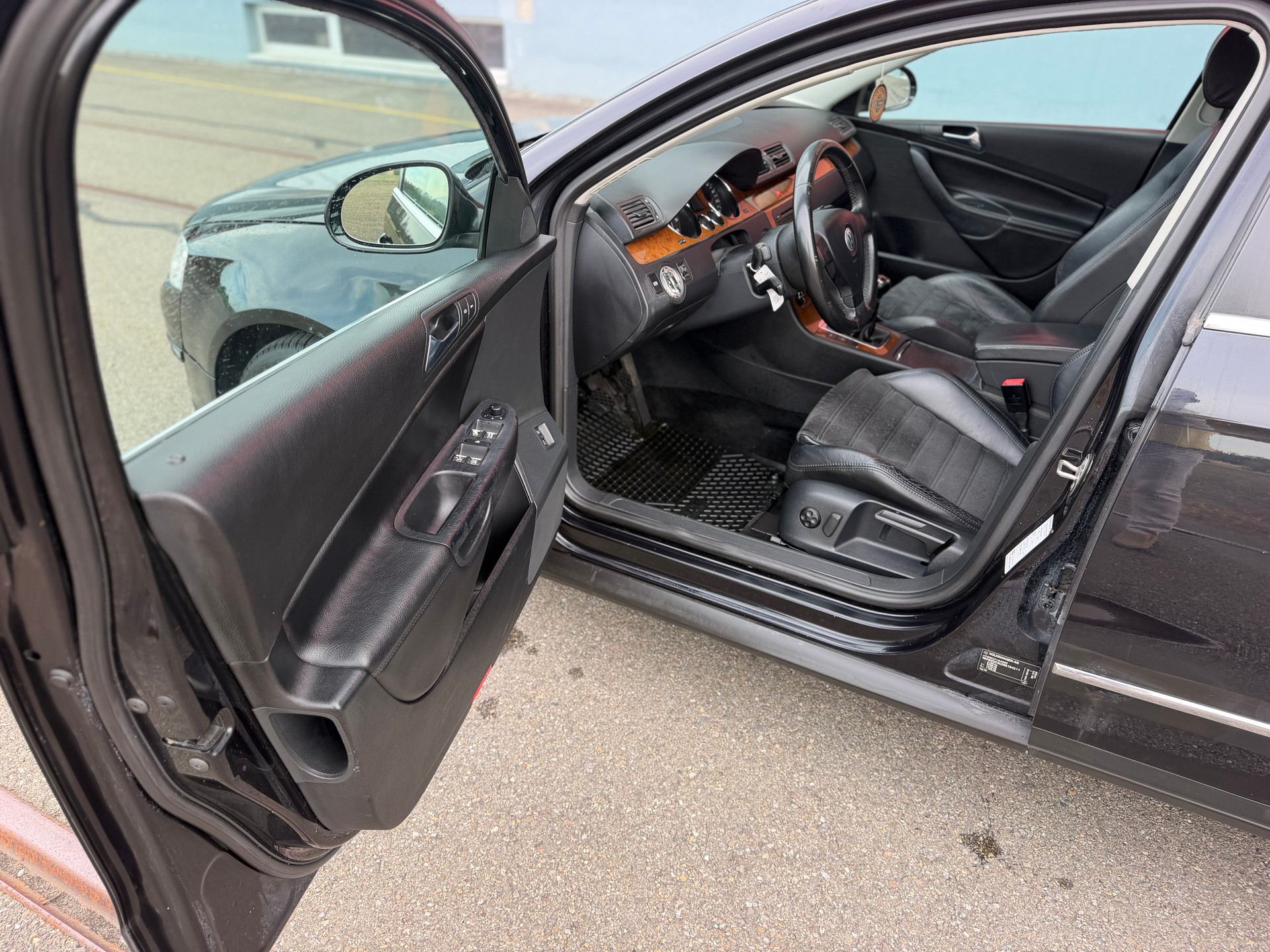 VW Passat Variant 2.0 FSI Highline 4Motion-image-11