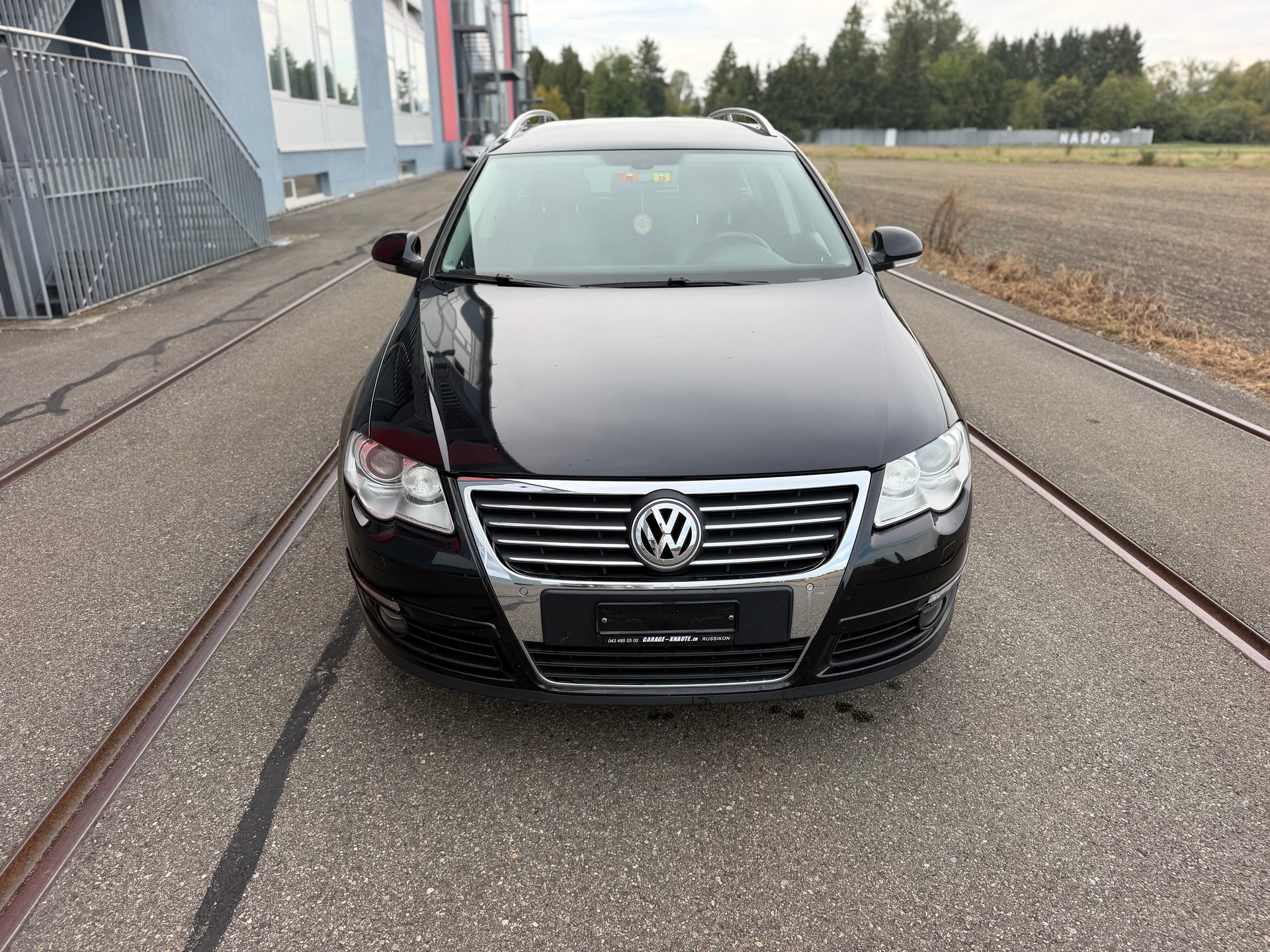 VW Passat Variant 2.0 FSI Highline 4Motion-image-1
