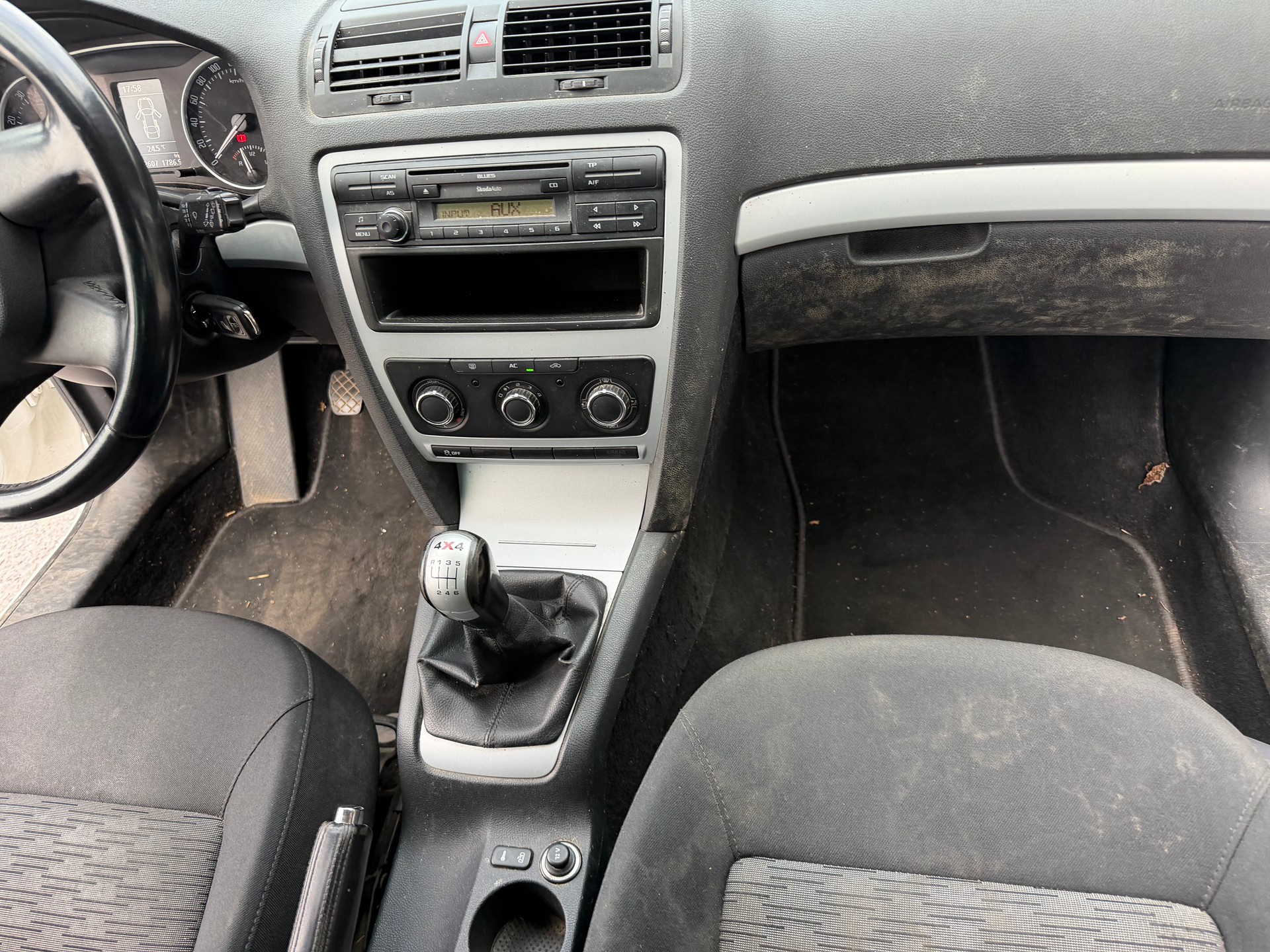 SKODA Octavia Combi 1.8 TSI Swiss Adventure 4x4-image-6