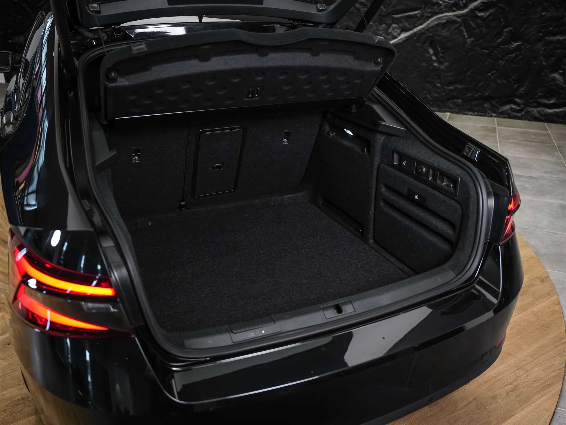 SKODA Superb Limousine 2.0 TSI SportLine 4x4 DSG *Standheizung*CANTON Soundsystem*Lenkradheizung*-image-44