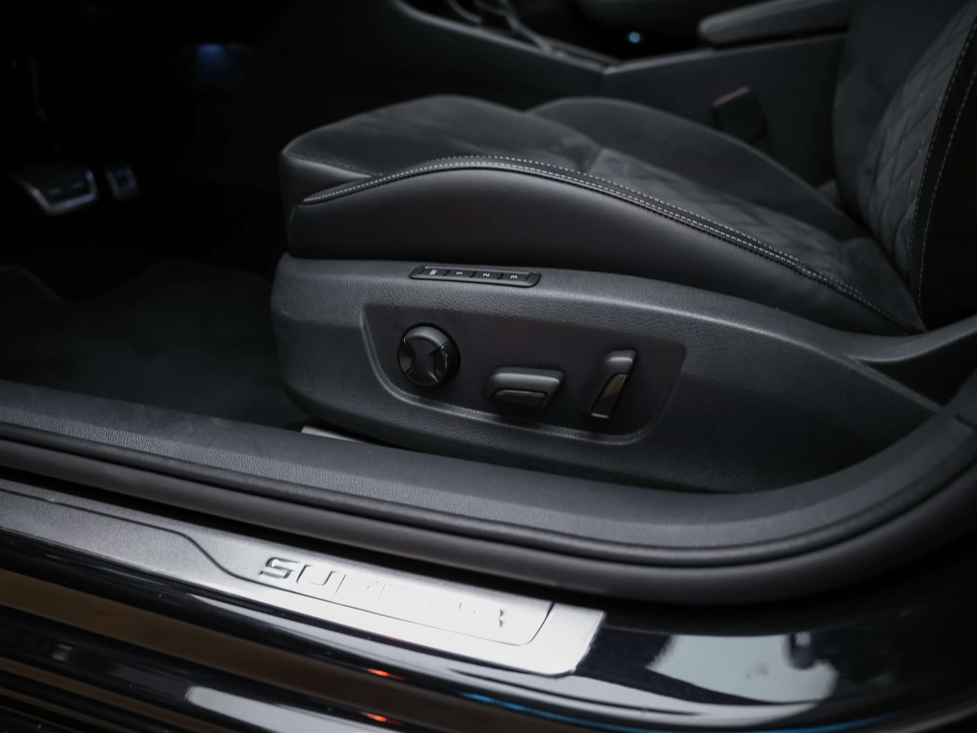 SKODA Superb Limousine 2.0 TSI SportLine 4x4 DSG *Standheizung*CANTON Soundsystem*Lenkradheizung*-image-27