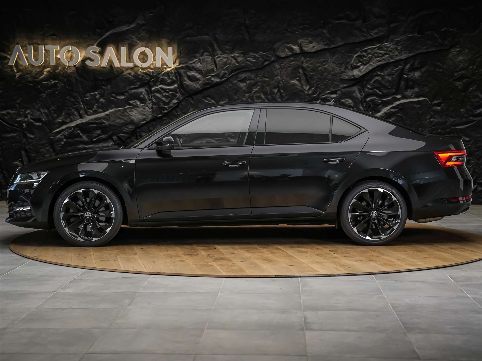 SKODA Superb Limousine 2.0 TSI SportLine 4x4 DSG *Standheizung*CANTON Soundsystem*Lenkradheizung*-image-2