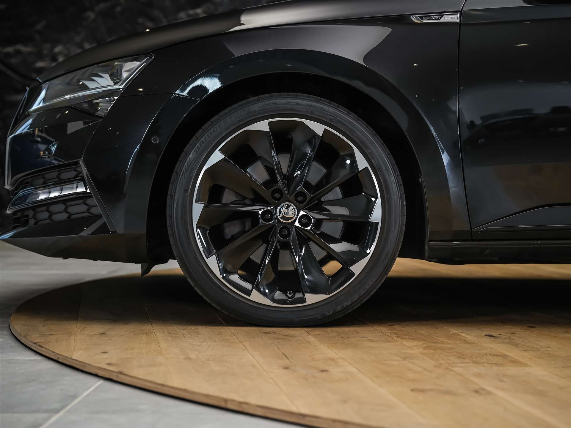 SKODA Superb Limousine 2.0 TSI SportLine 4x4 DSG *Standheizung*CANTON Soundsystem*Lenkradheizung*-image-17