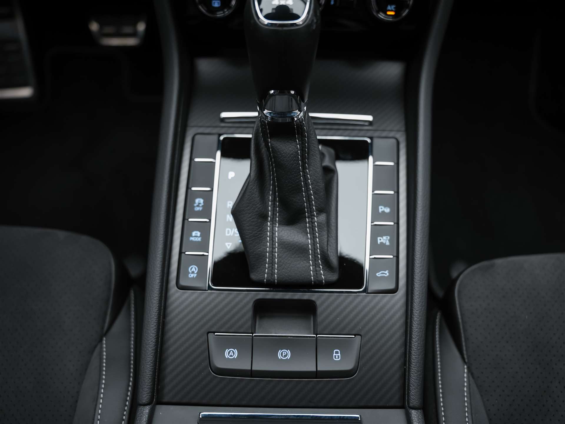 SKODA Superb Limousine 2.0 TSI SportLine 4x4 DSG *Standheizung*CANTON Soundsystem*Lenkradheizung*-image-22