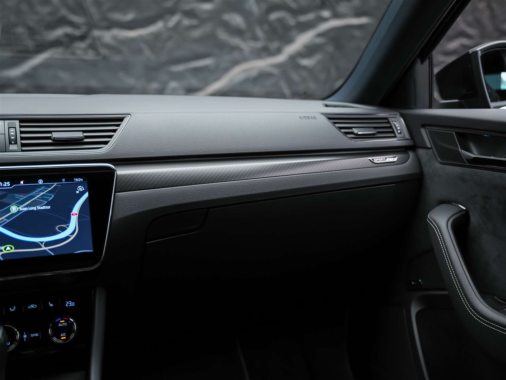 SKODA Superb Limousine 2.0 TSI SportLine 4x4 DSG *Standheizung*CANTON Soundsystem*Lenkradheizung*-image-21