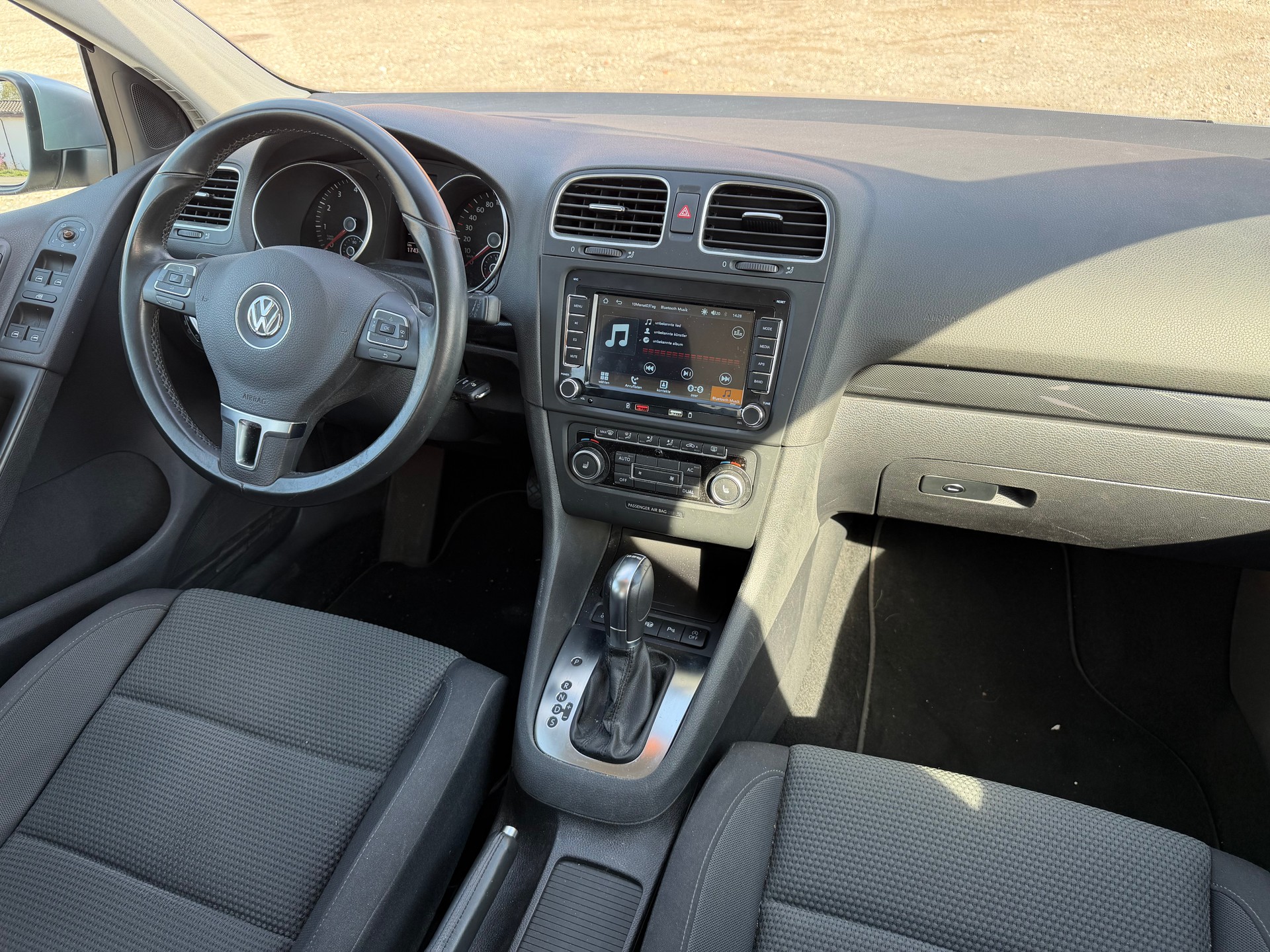 VW Golf 1.2 TSI BlueMotion Technology Team DSG-image-12
