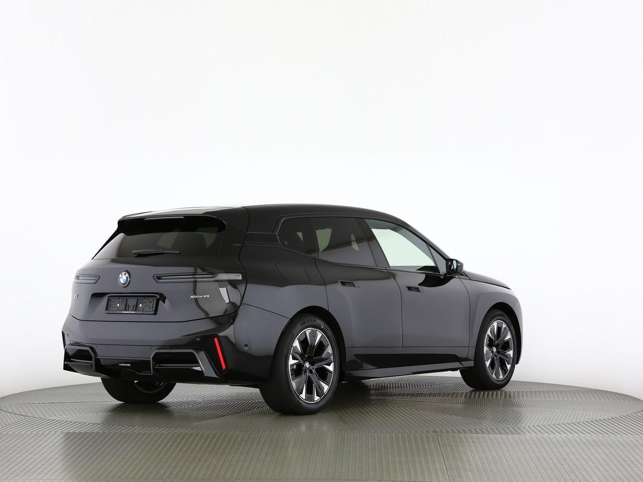 BMW iX xDrive45-image-14