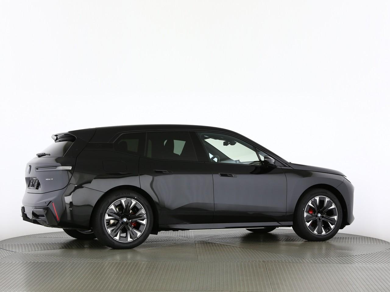 BMW iX xDrive45-image-16