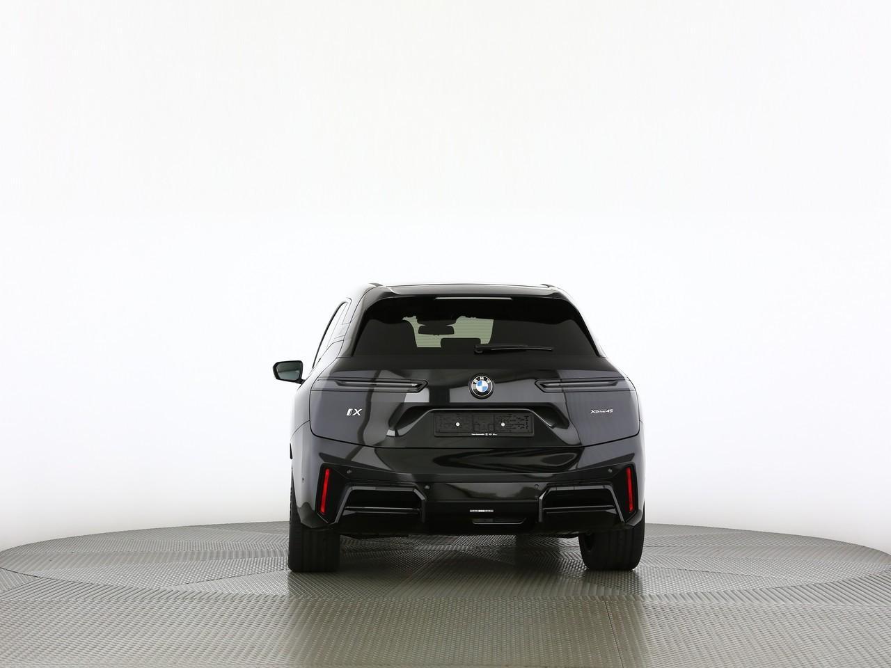 BMW iX xDrive45-image-11