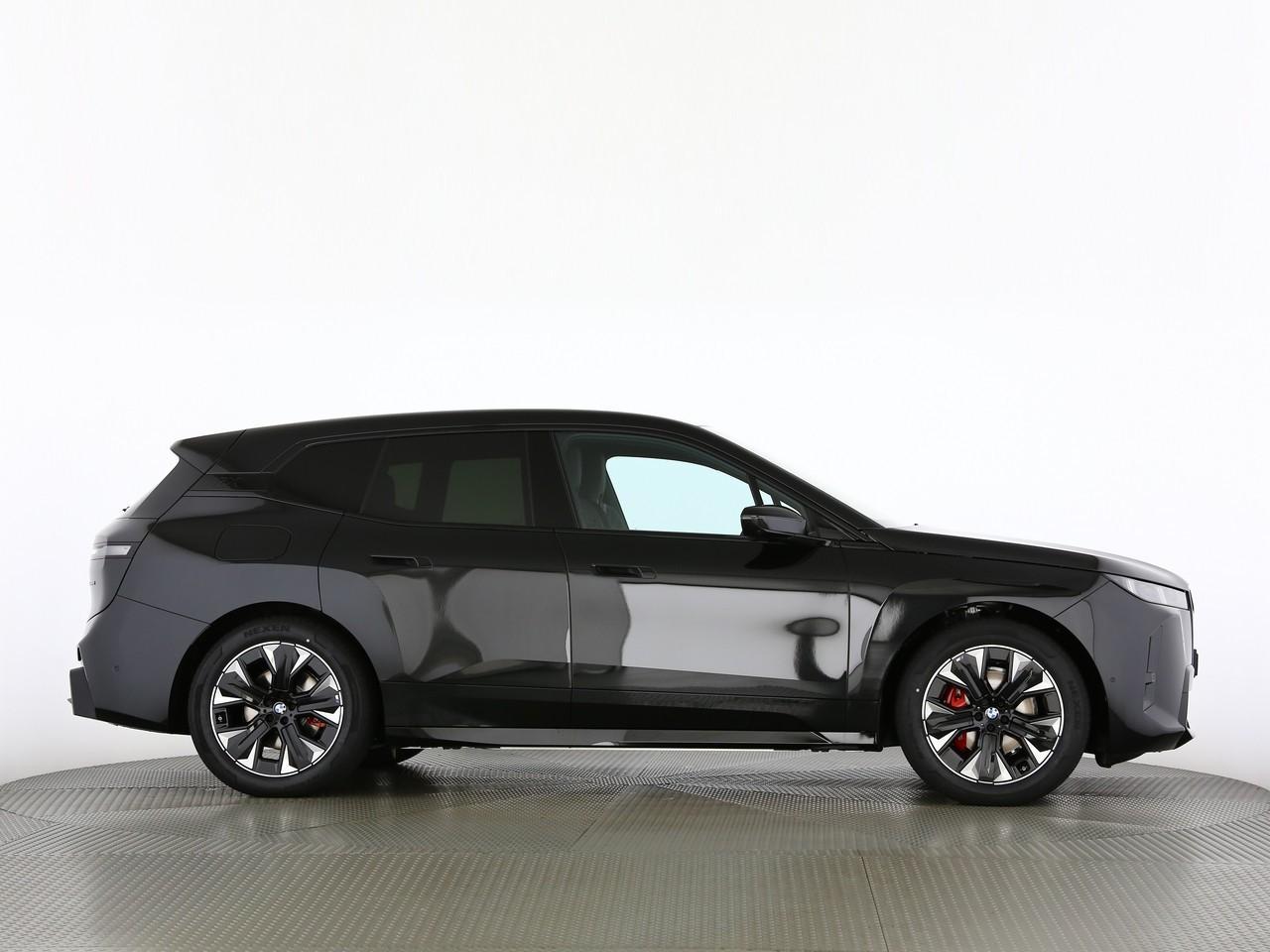 BMW iX xDrive45-image-17