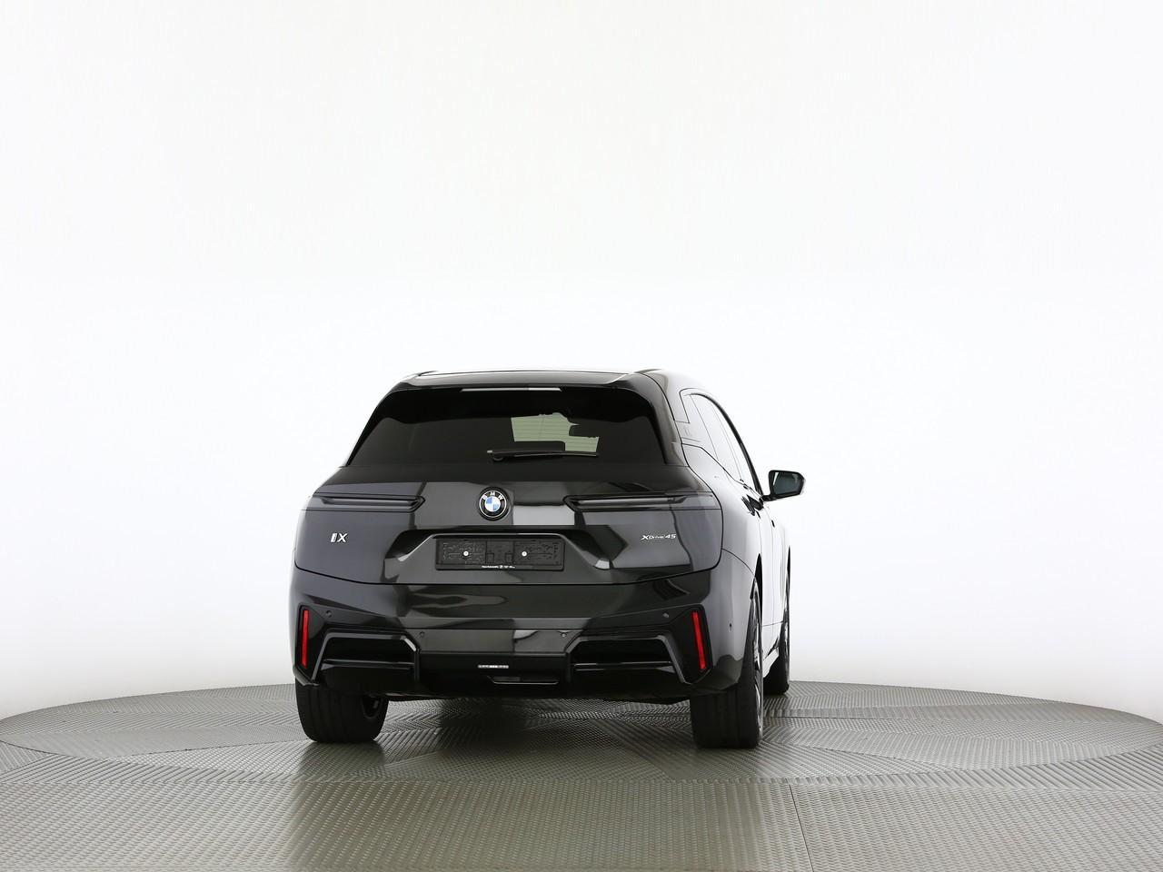 BMW iX xDrive45-image-12