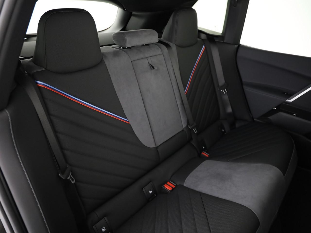 BMW iX xDrive45-image-27