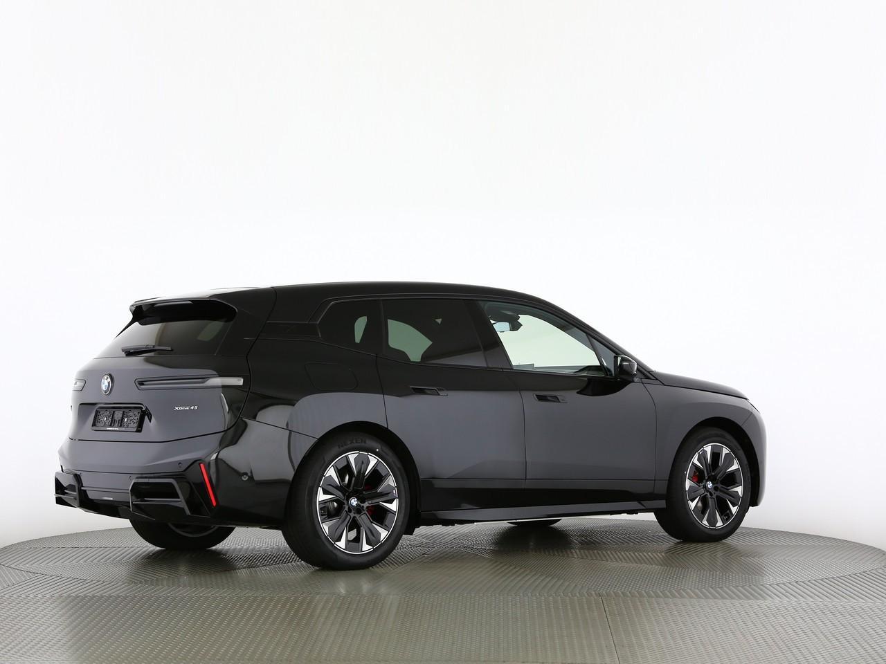 BMW iX xDrive45-image-15