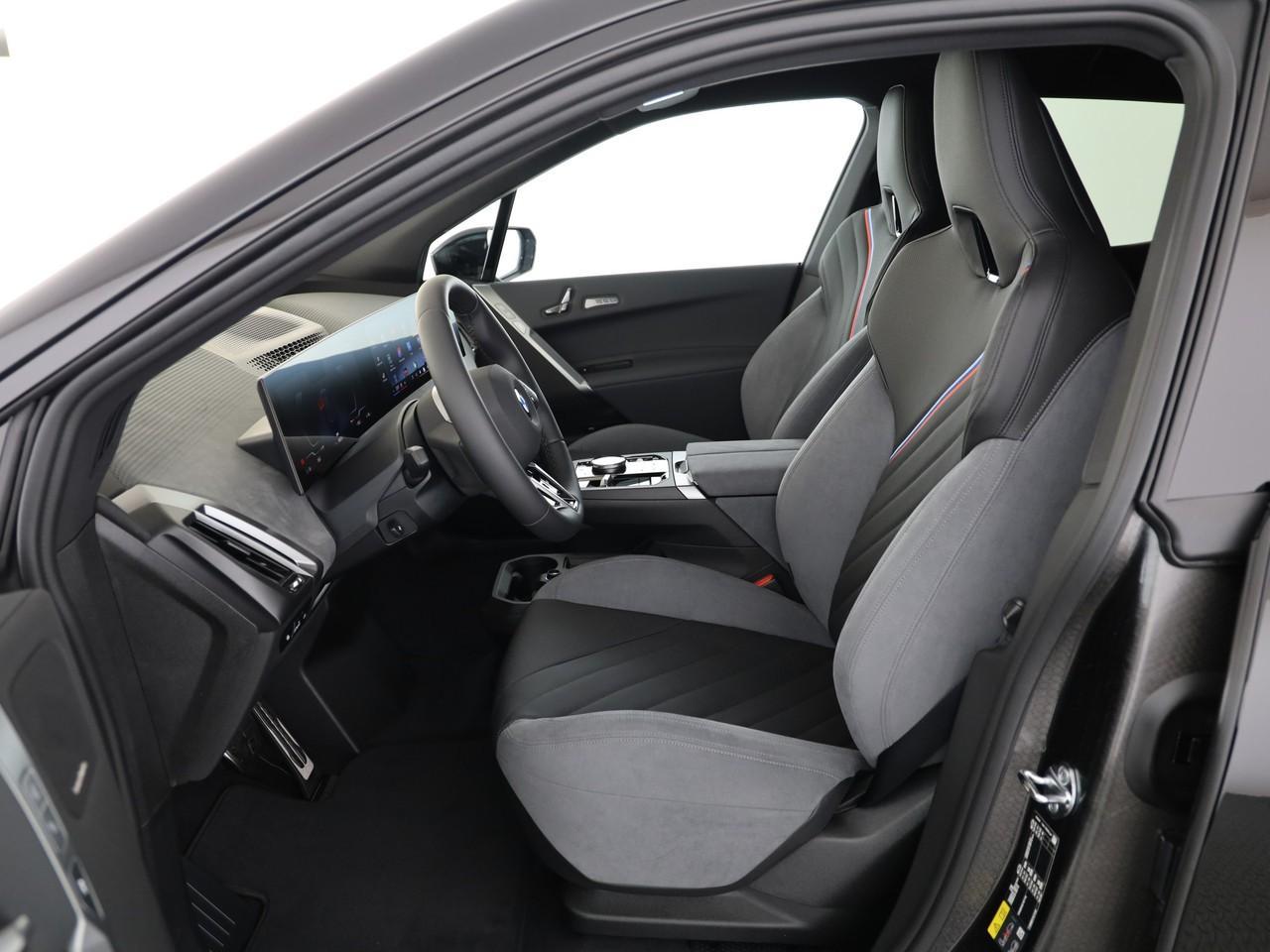 BMW iX xDrive45-image-26