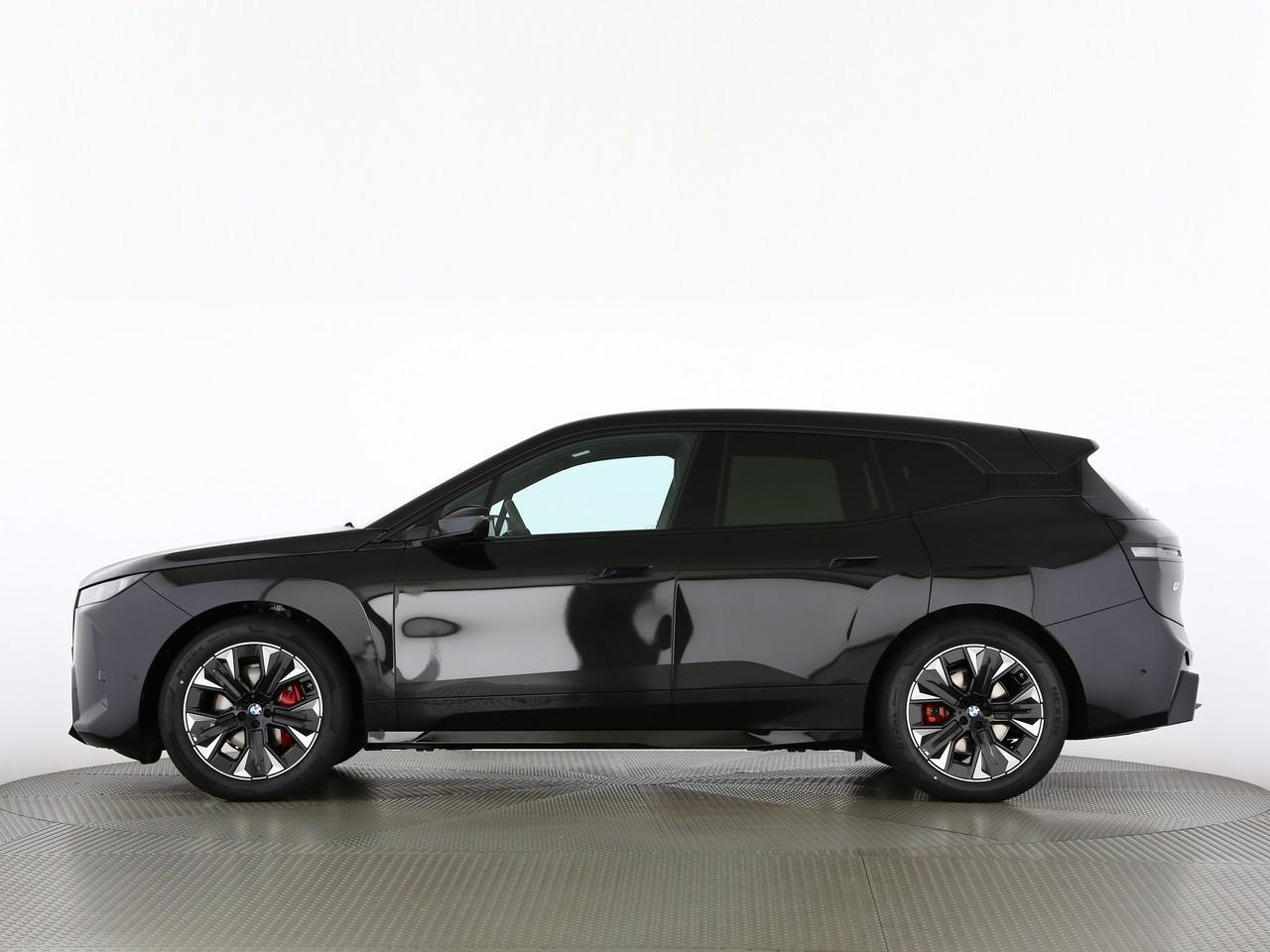BMW iX xDrive45-image-6