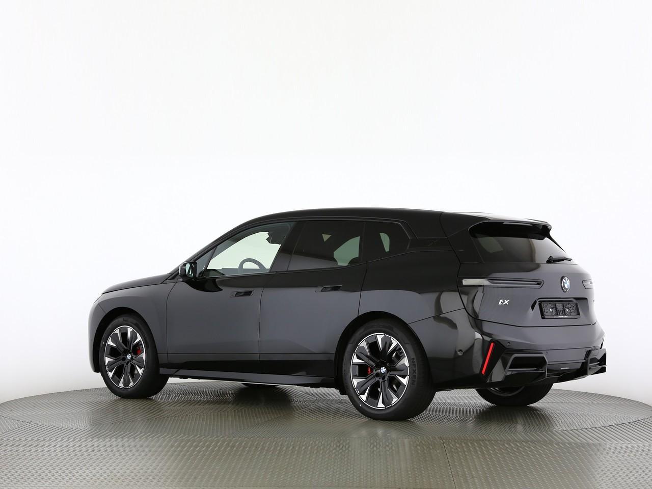 BMW iX xDrive45-image-9