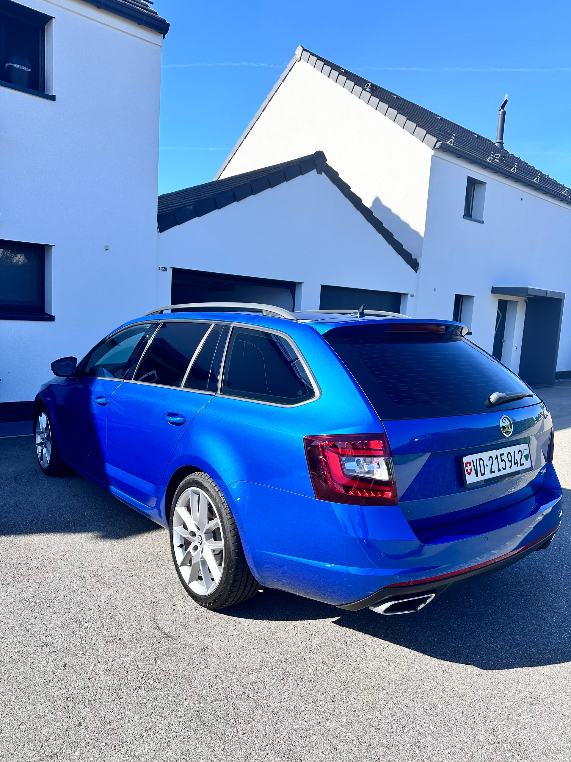 SKODA 2.0 TDI 184 RS Prag 4x4 DSG-image-1