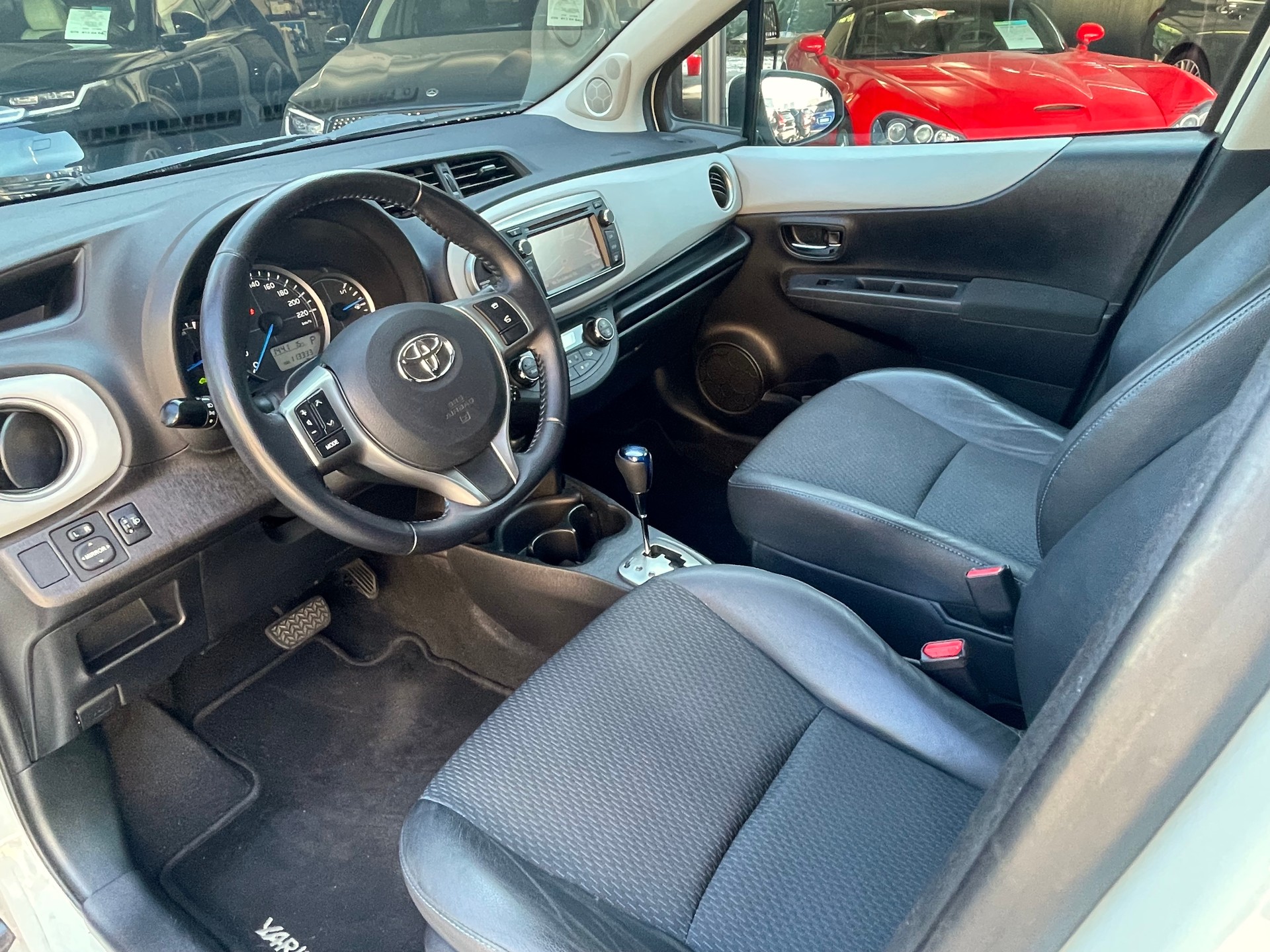 TOYOTA Yaris 1.5 VVT-i Hybrid Sol Premium CVT-image-2