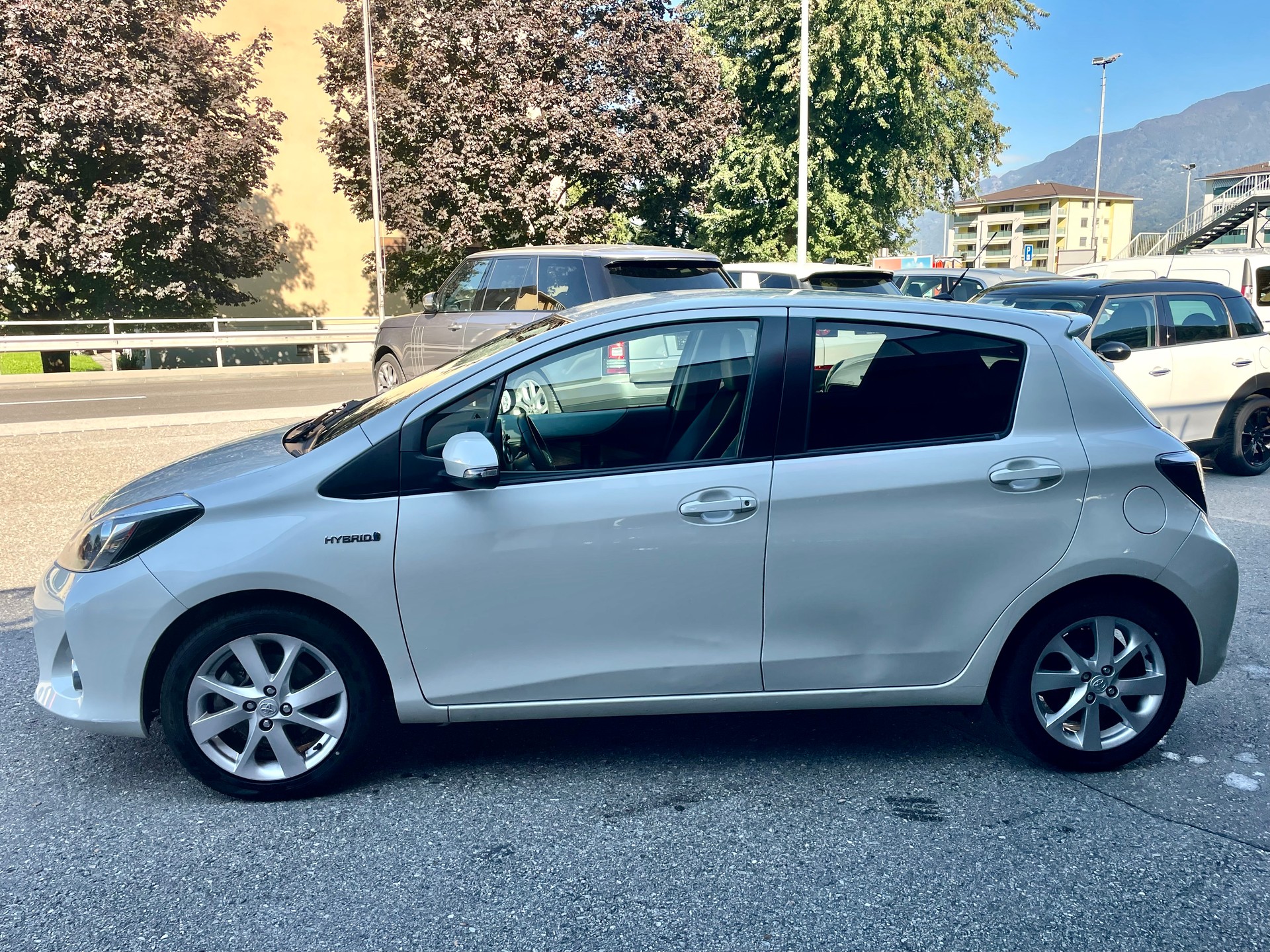 TOYOTA Yaris 1.5 VVT-i Hybrid Sol Premium CVT-image-6