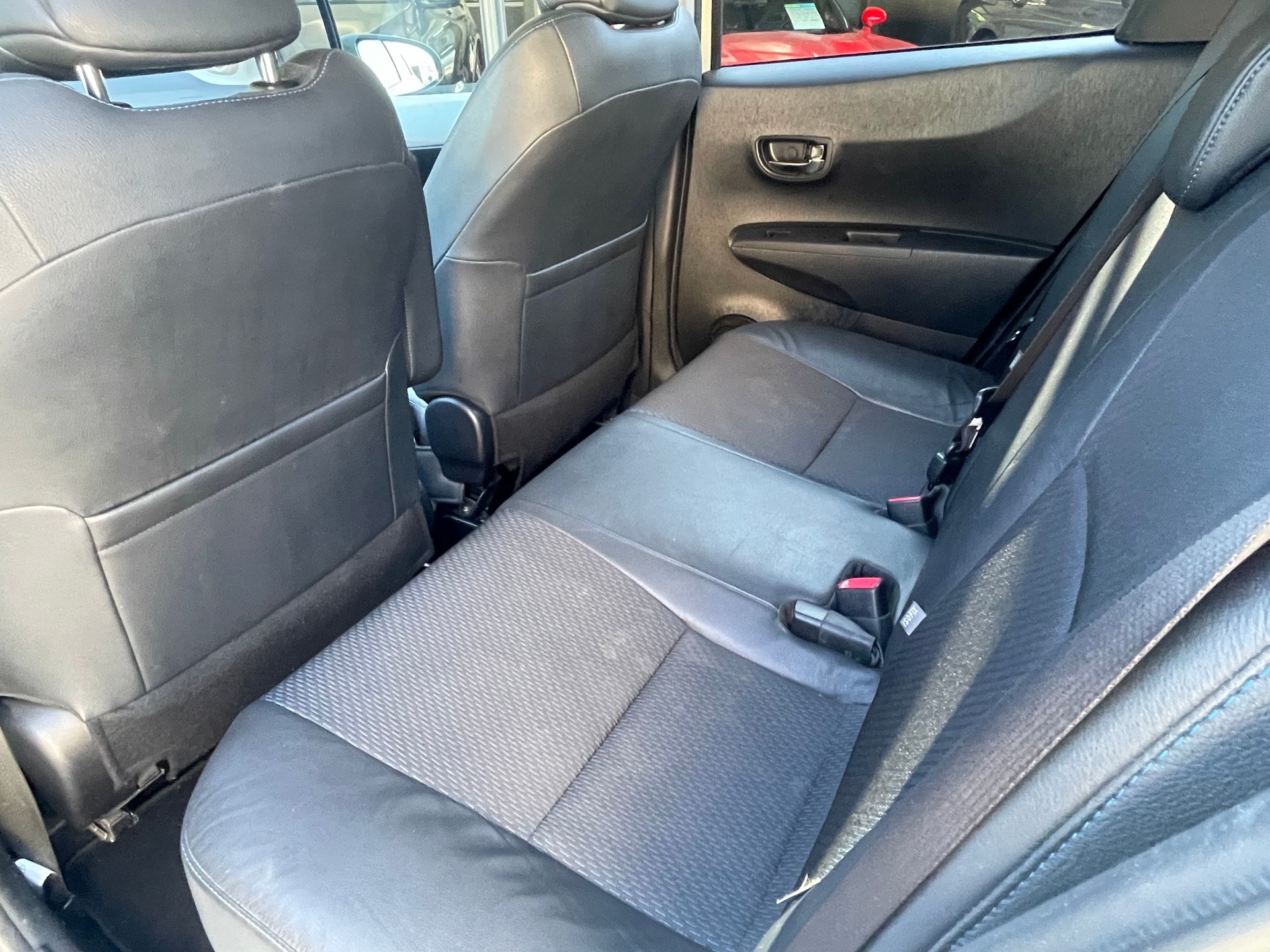 TOYOTA Yaris 1.5 VVT-i Hybrid Sol Premium CVT-image-4