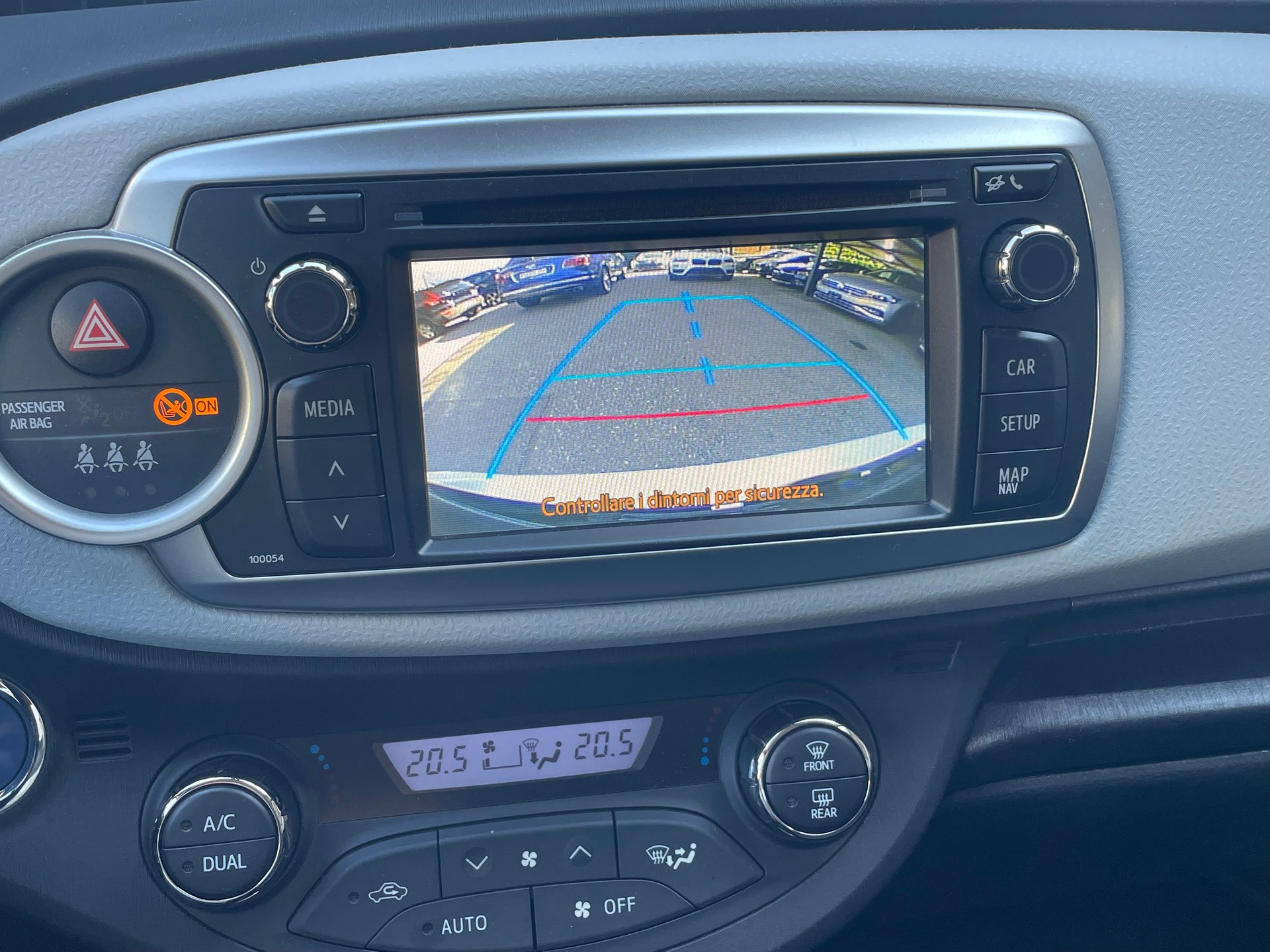 TOYOTA Yaris 1.5 VVT-i Hybrid Sol Premium CVT-image-3