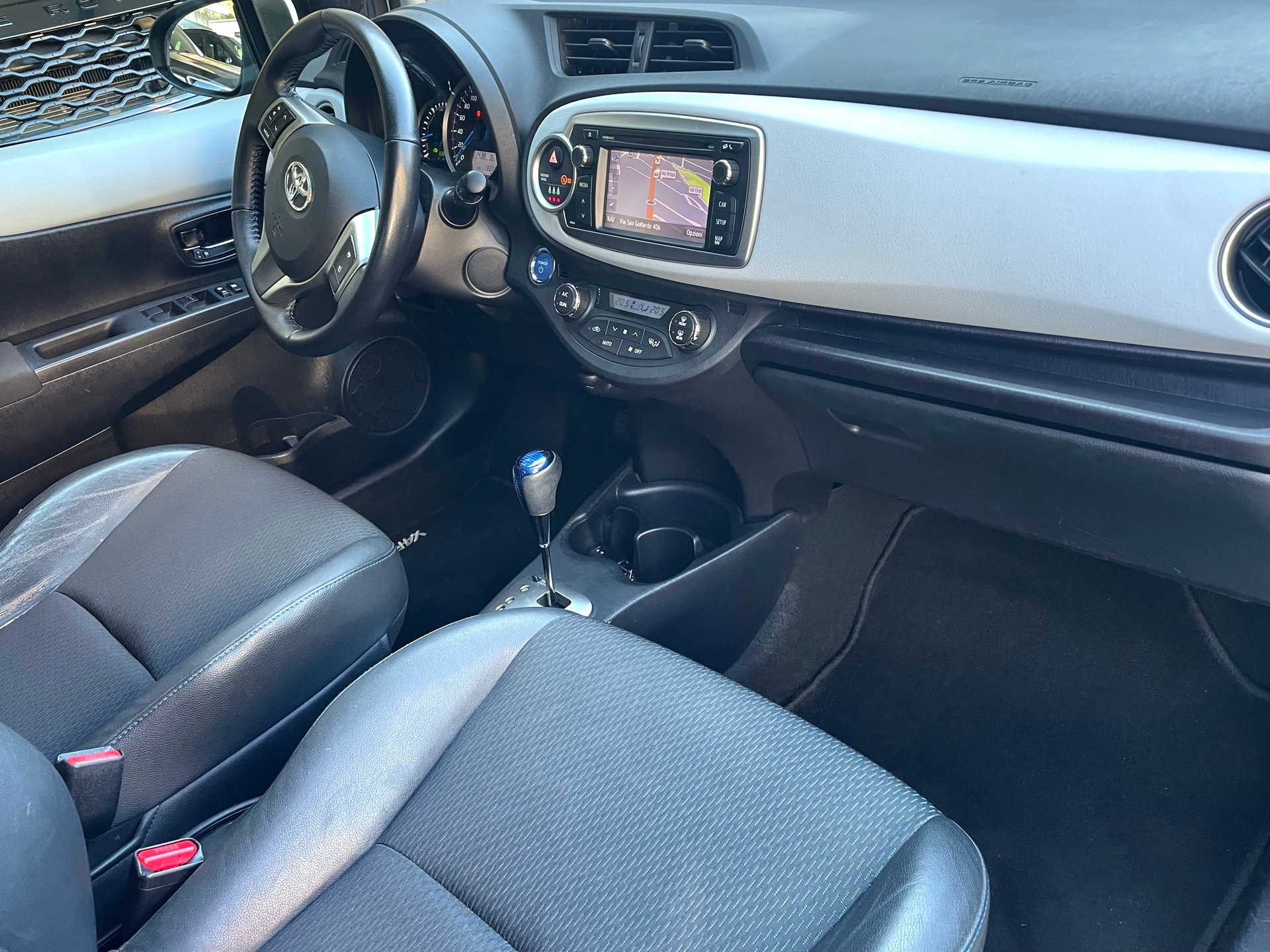 TOYOTA Yaris 1.5 VVT-i Hybrid Sol Premium CVT-image-12