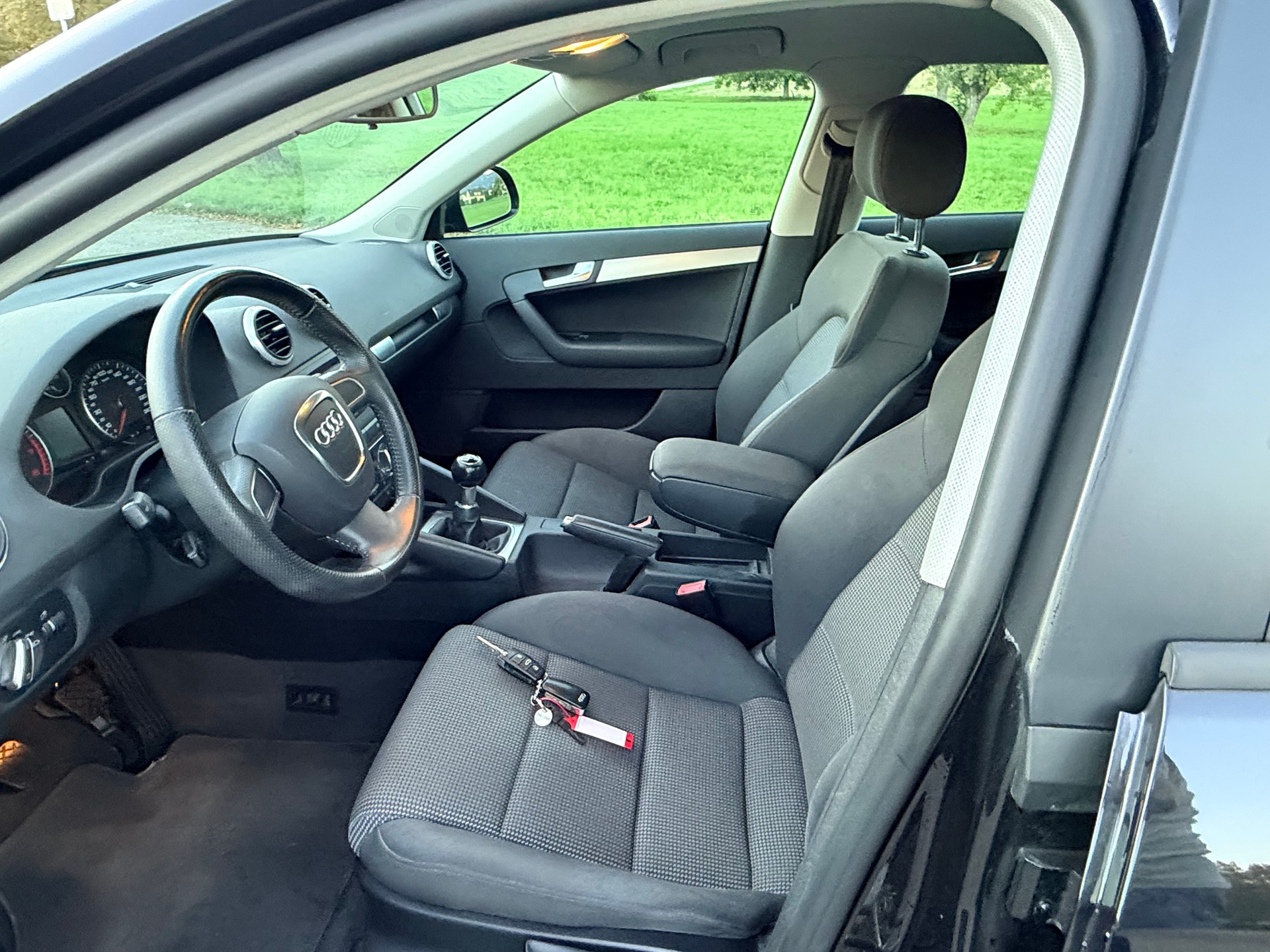 AUDI A3 Sportback 1.8 TFSI Attraction-image-21