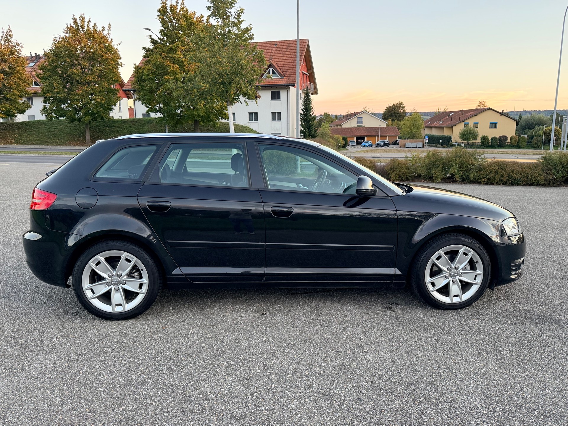 AUDI A3 Sportback 1.8 TFSI Attraction-image-4