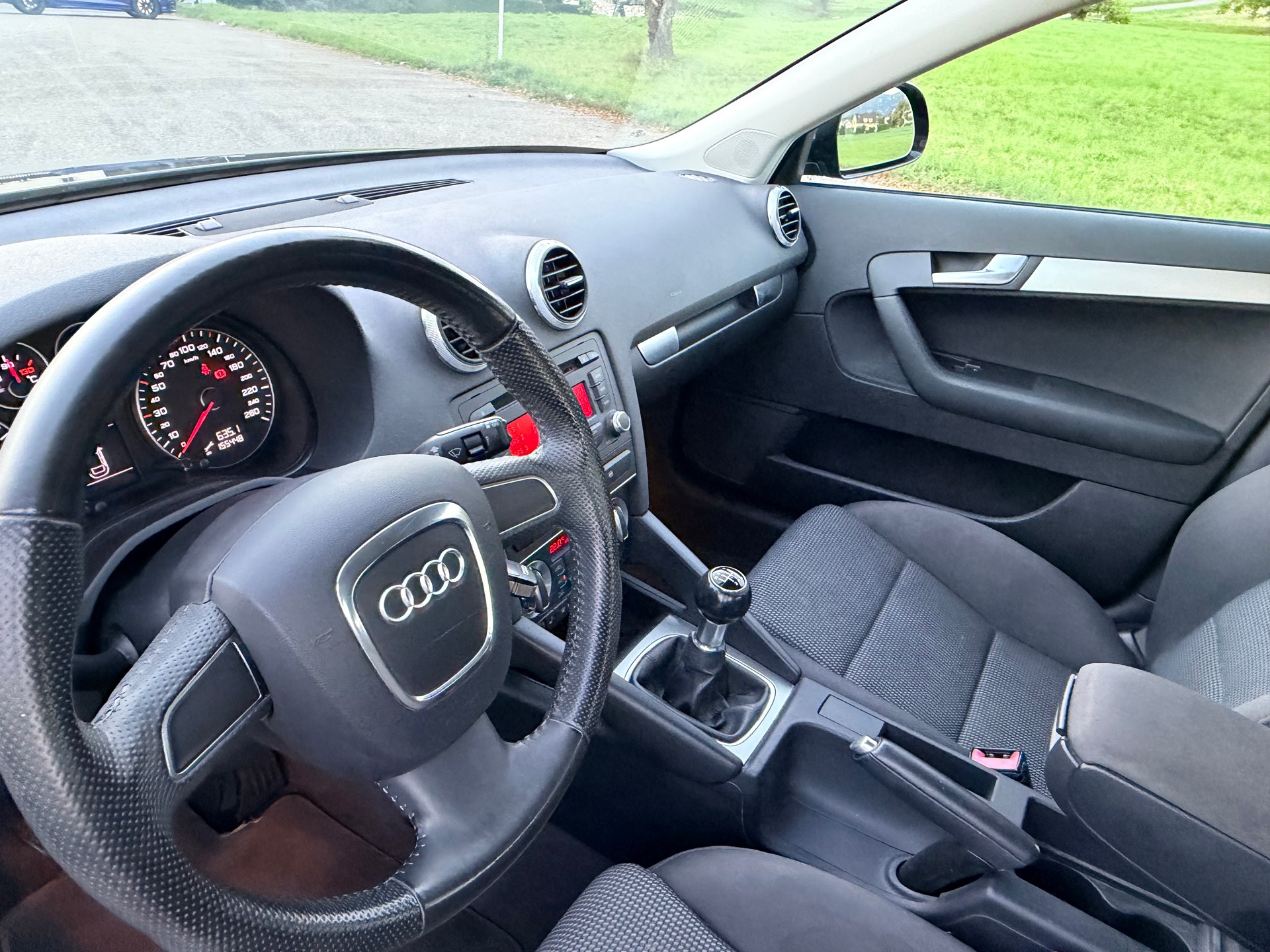 AUDI A3 Sportback 1.8 TFSI Attraction-image-19