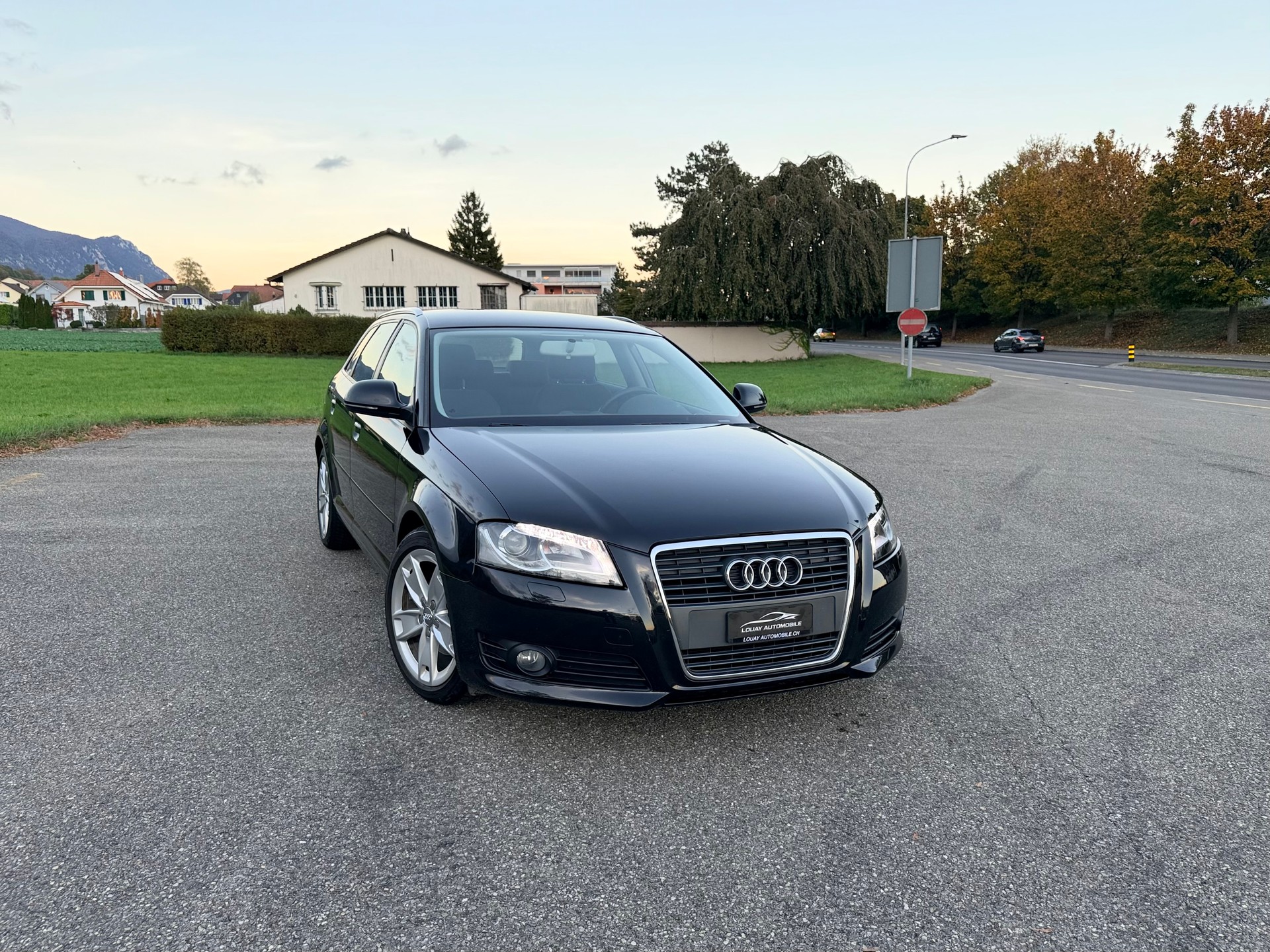 AUDI A3 Sportback 1.8 TFSI Attraction-image-1