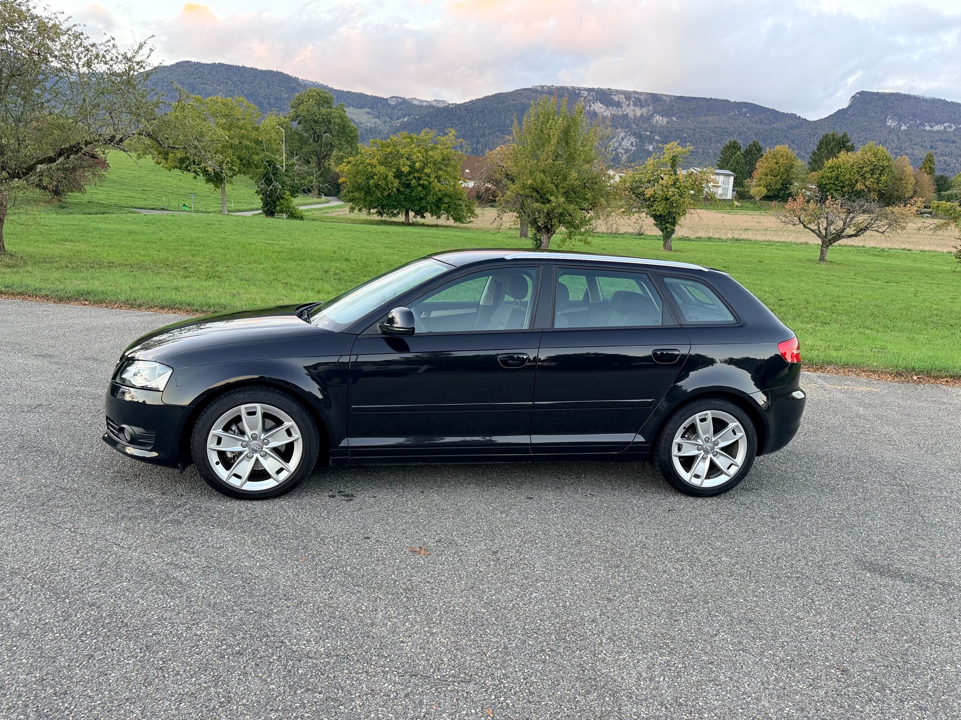 AUDI A3 Sportback 1.8 TFSI Attraction-image-5