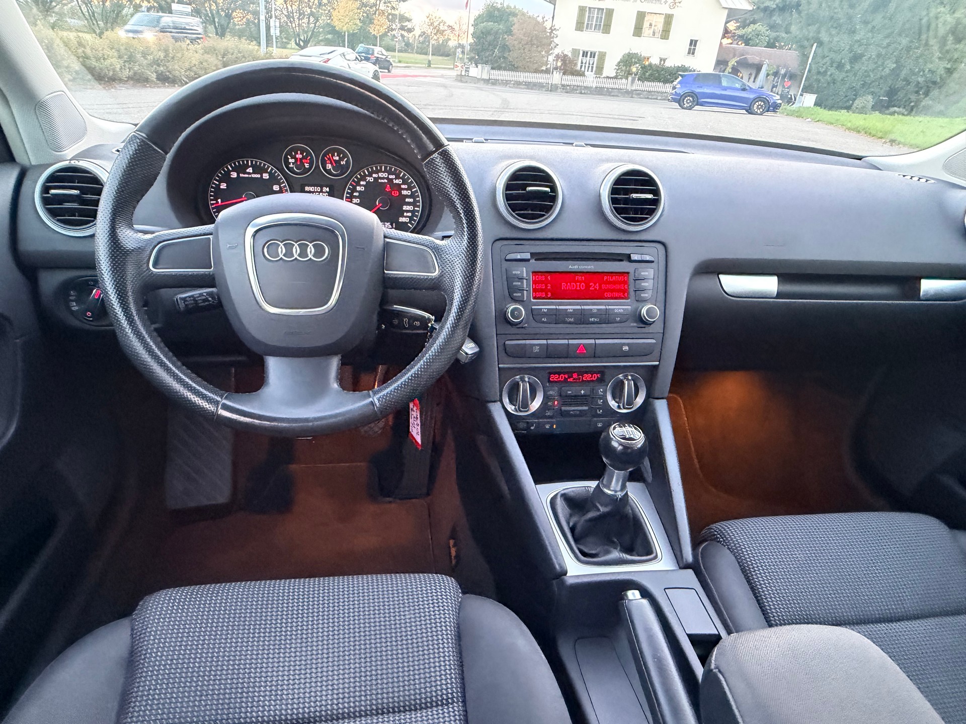 AUDI A3 Sportback 1.8 TFSI Attraction-image-23