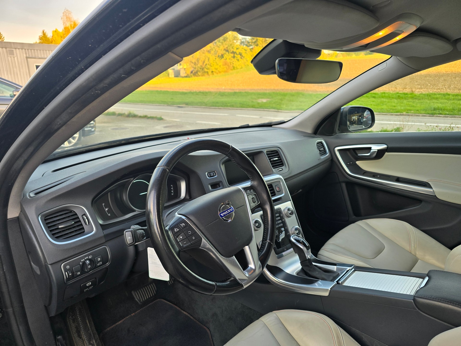 VOLVO V60 D4 OceanRace Geartronic-image-10