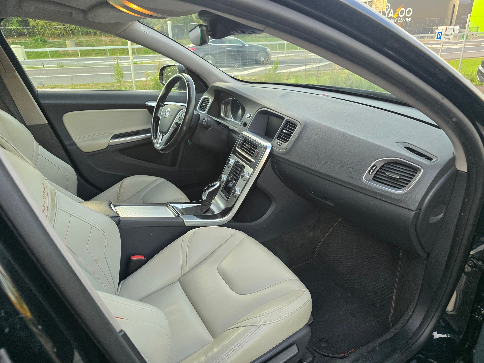 VOLVO V60 D4 OceanRace Geartronic-image-11