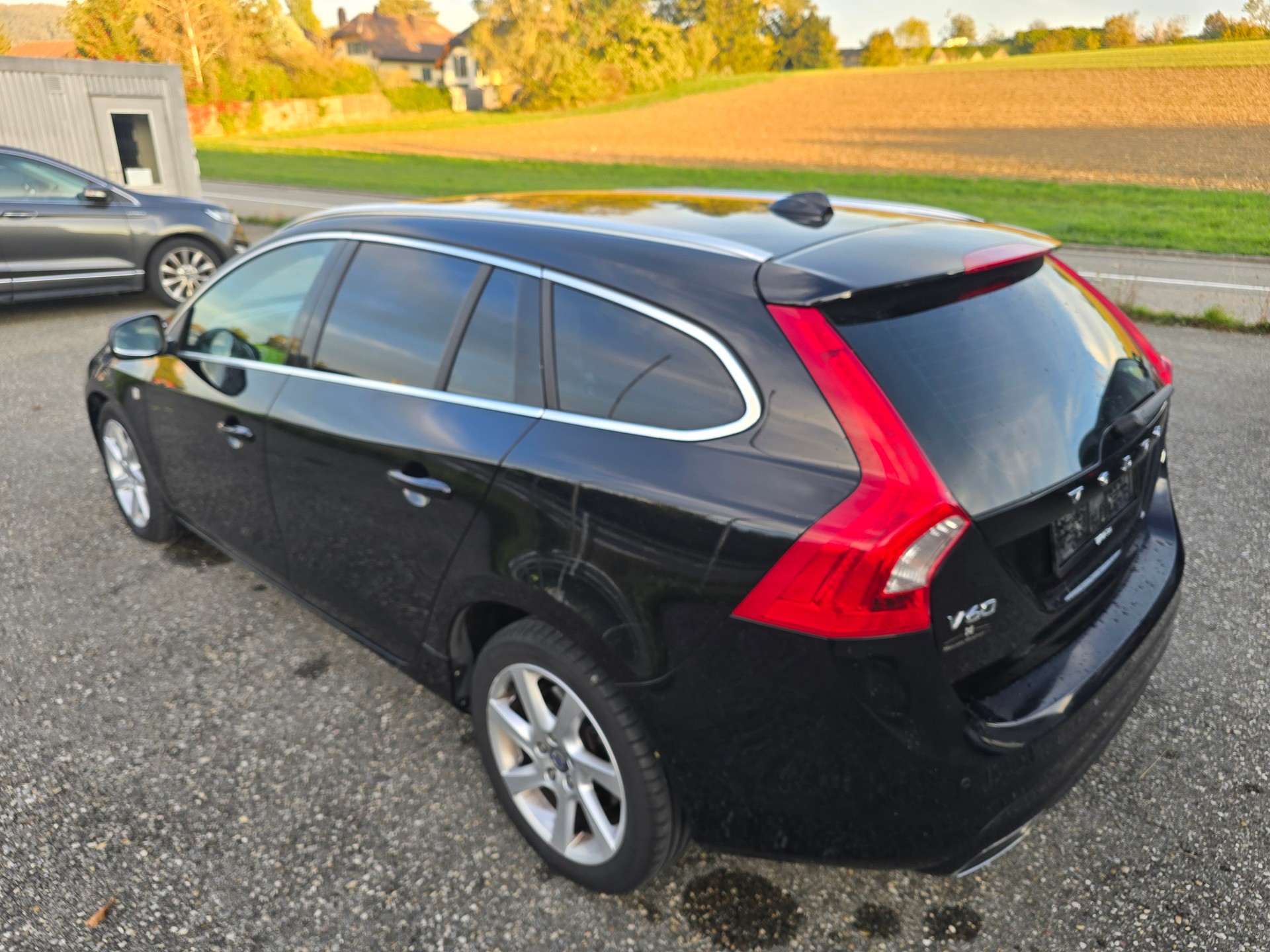 VOLVO V60 D4 OceanRace Geartronic-image-9