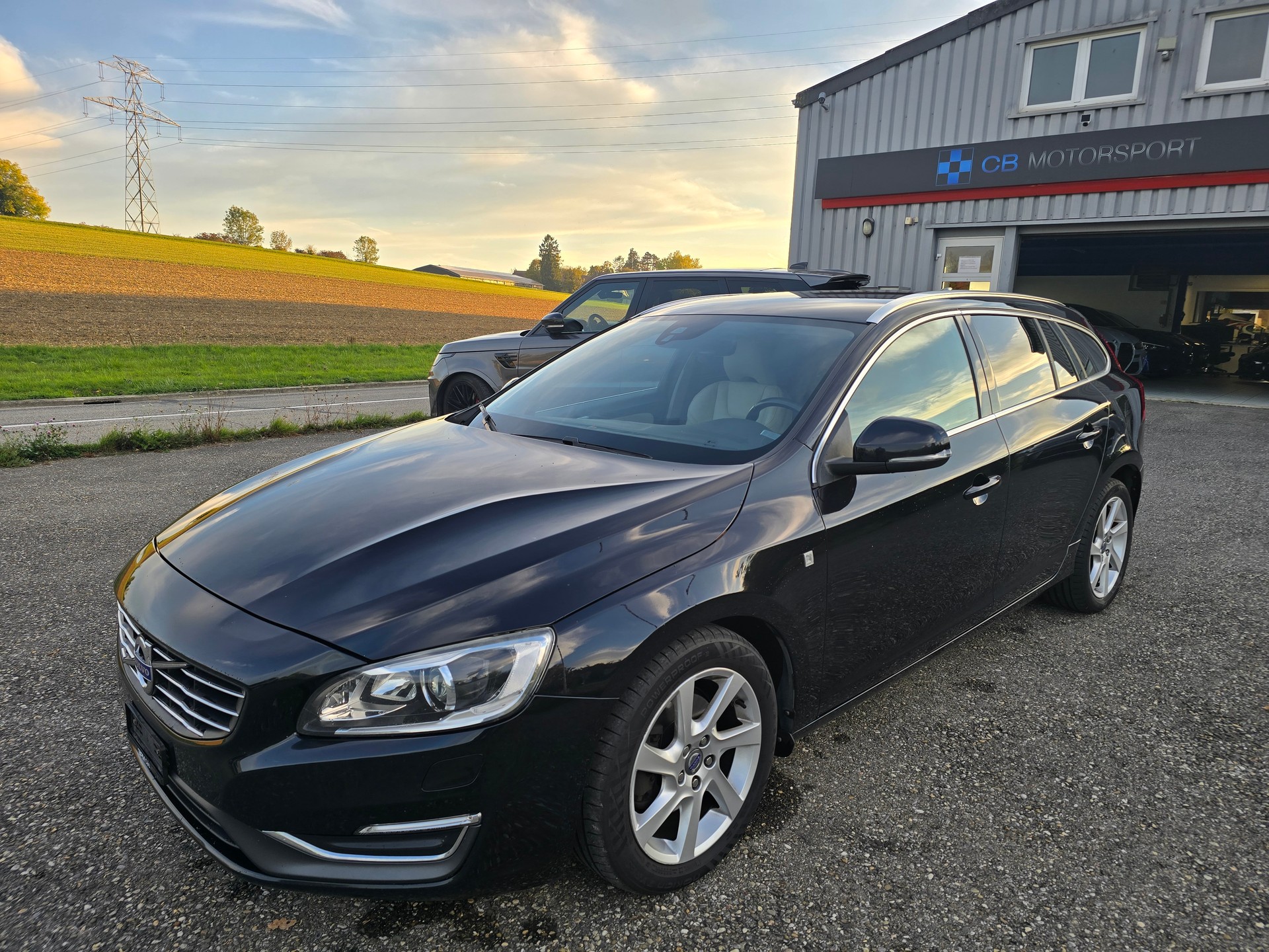 VOLVO V60 D4 OceanRace Geartronic-image-1