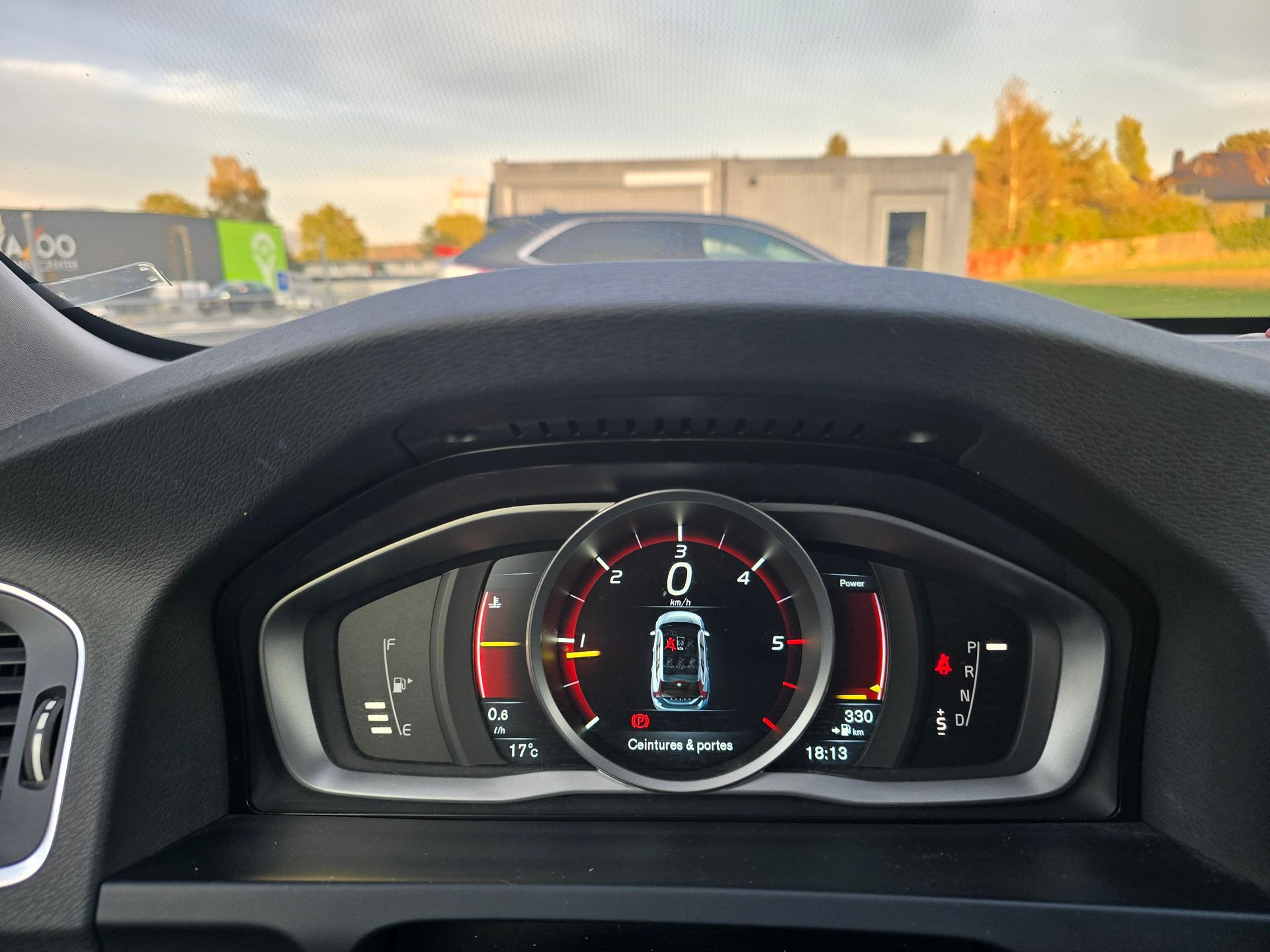 VOLVO V60 D4 OceanRace Geartronic-image-12