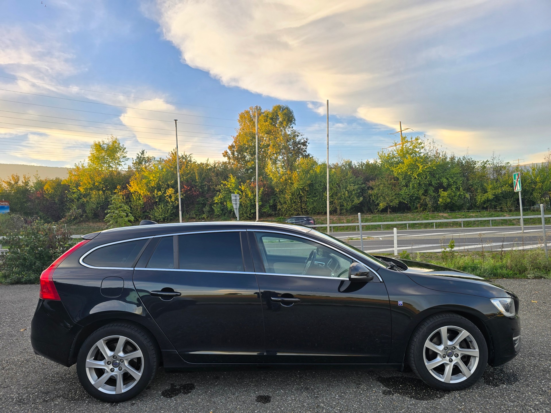 VOLVO V60 D4 OceanRace Geartronic-image-5