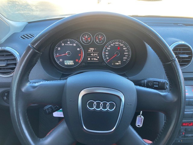 AUDI A3 Sportback 1.8 TFSI Attraction quattro-image-13