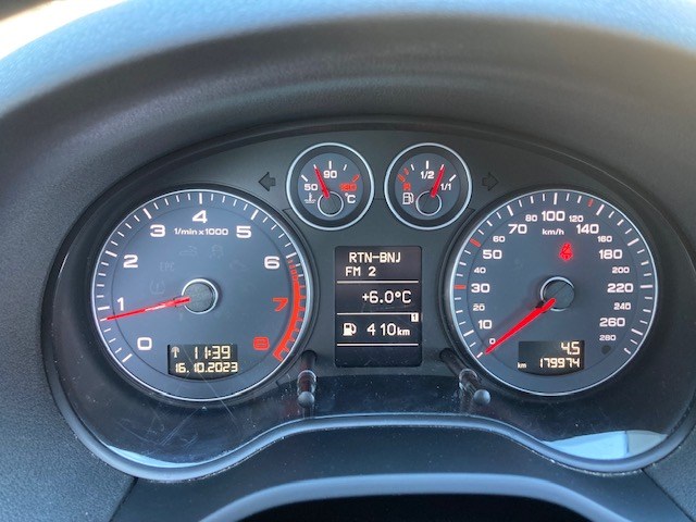 AUDI A3 Sportback 1.8 TFSI Attraction quattro-image-14