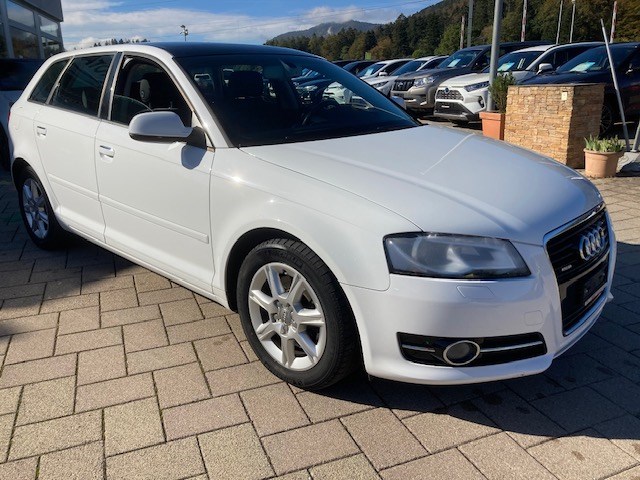 AUDI A3 Sportback 1.8 TFSI Attraction quattro-image-2